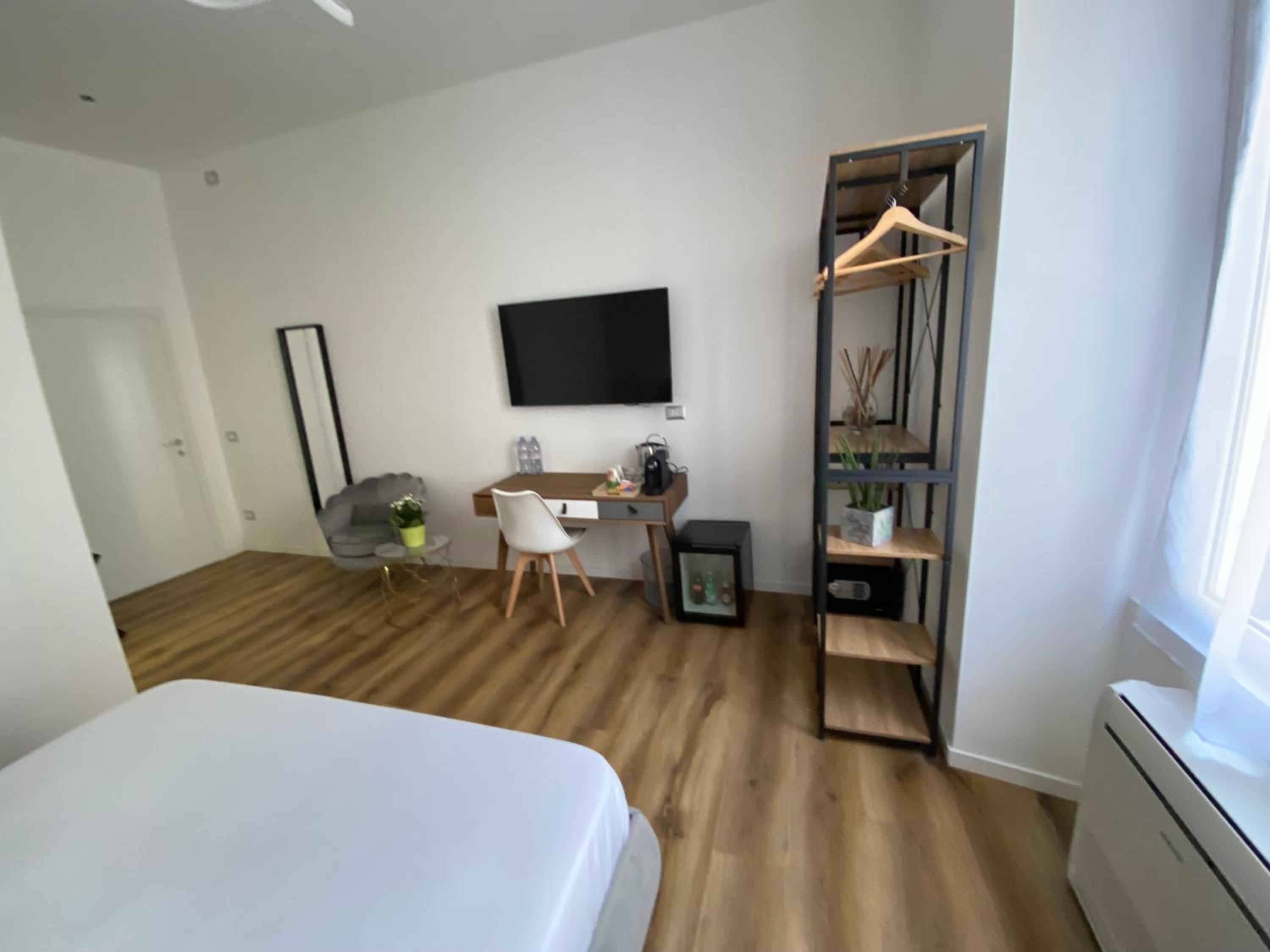 Standard King Room photo 1