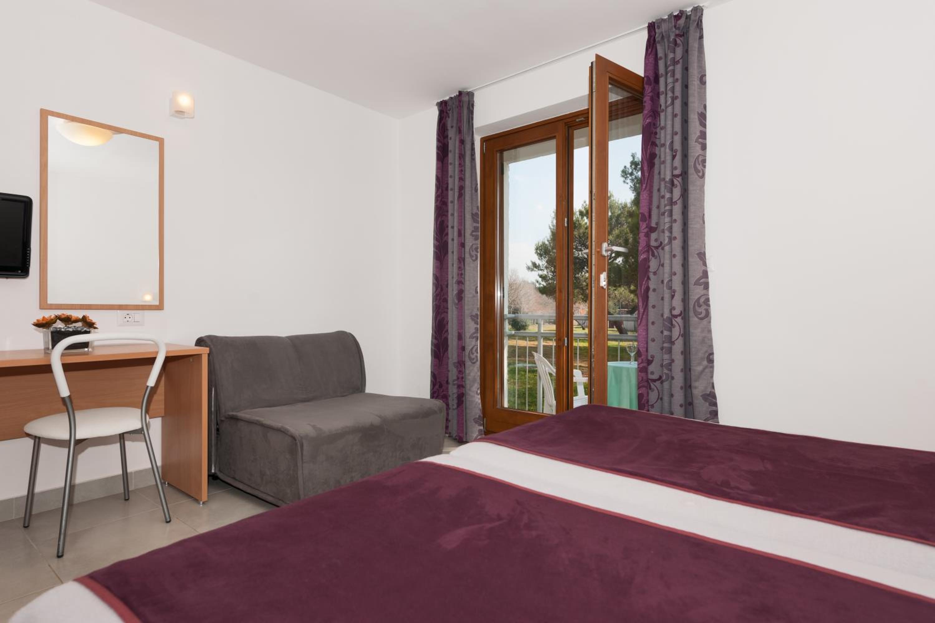 Standard Twin Room - Photo 1