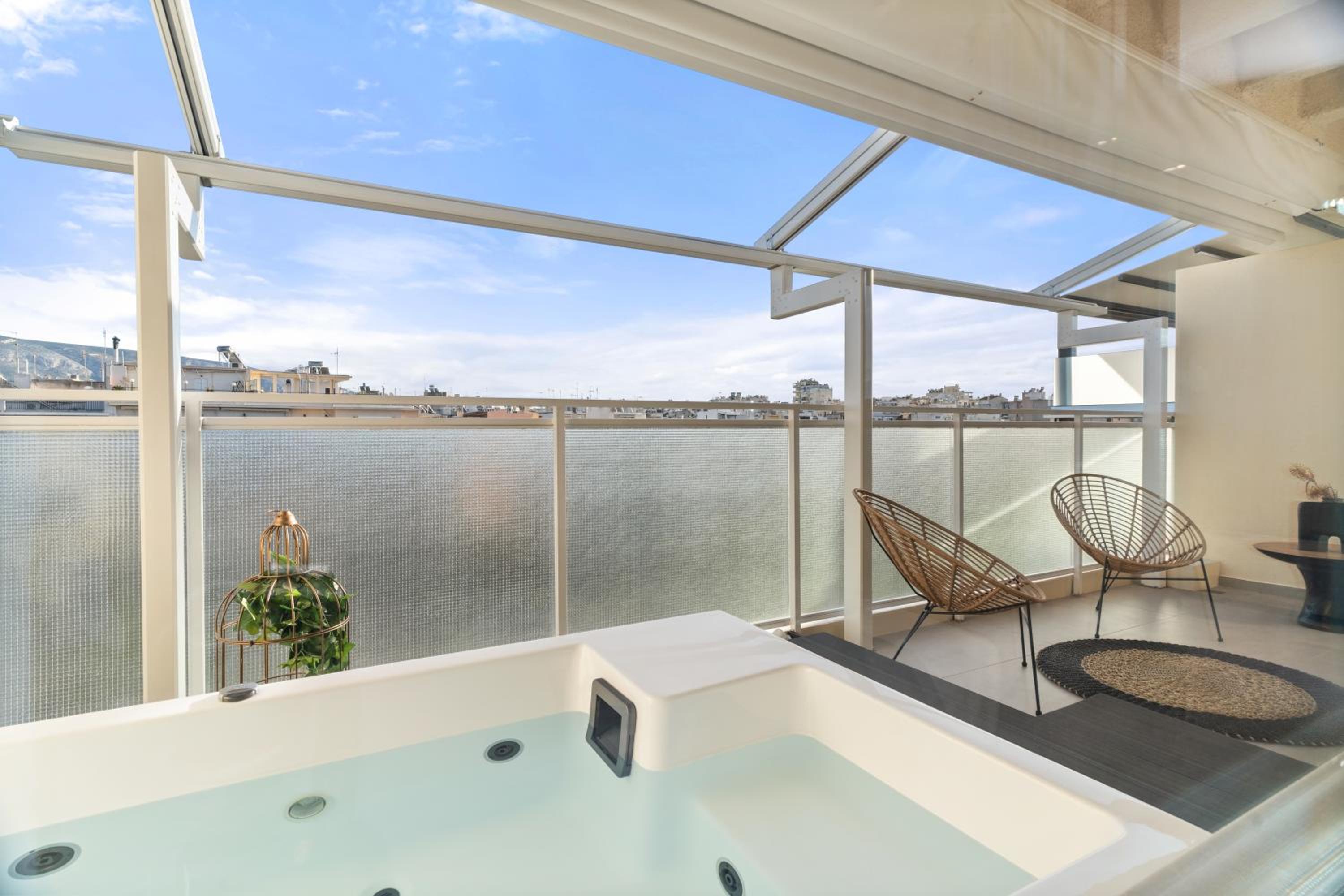Deluxe Suite with Spa Bath photo 2