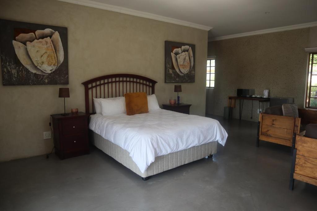 Family Room with Private Bathroom photo 2