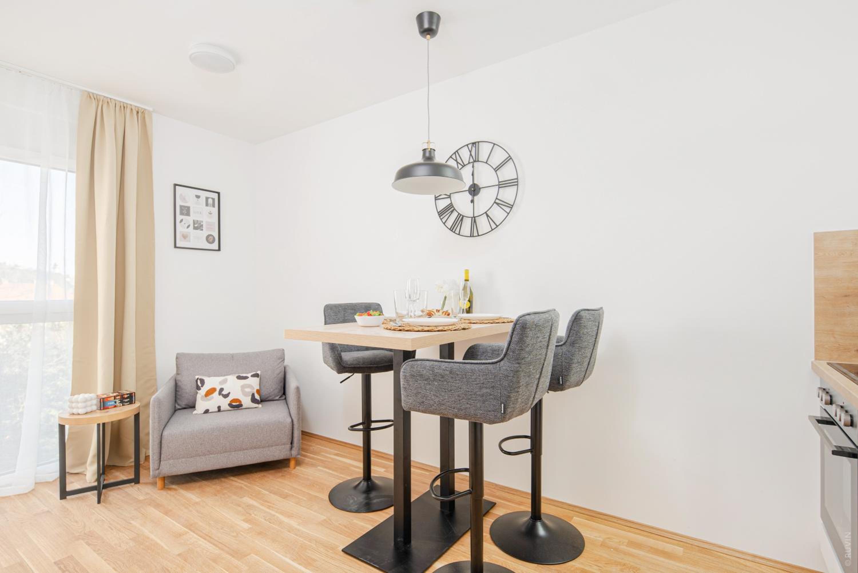 Studio Apartment photo 2