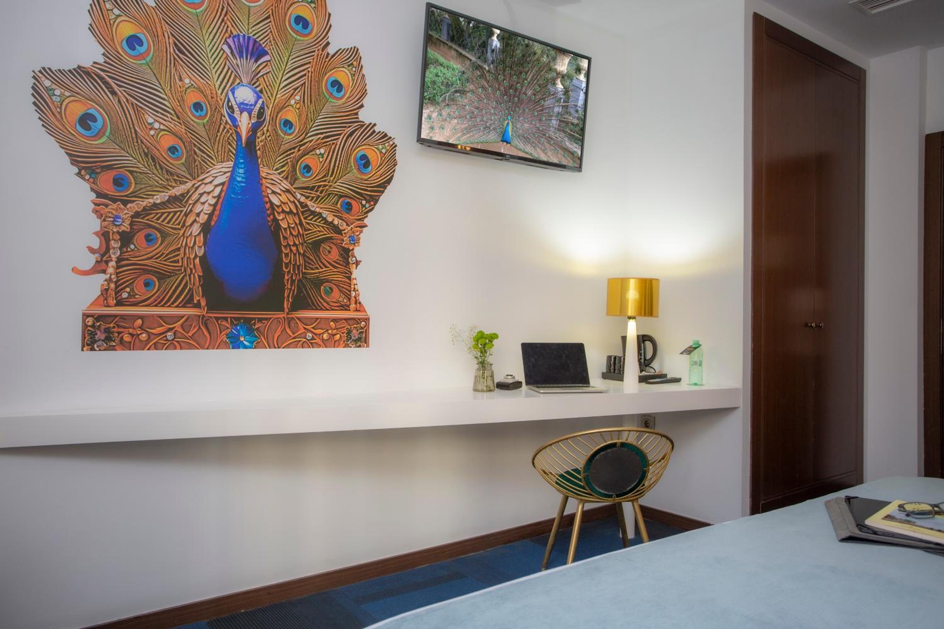 Double or Twin Room with Balcony - Photo 11