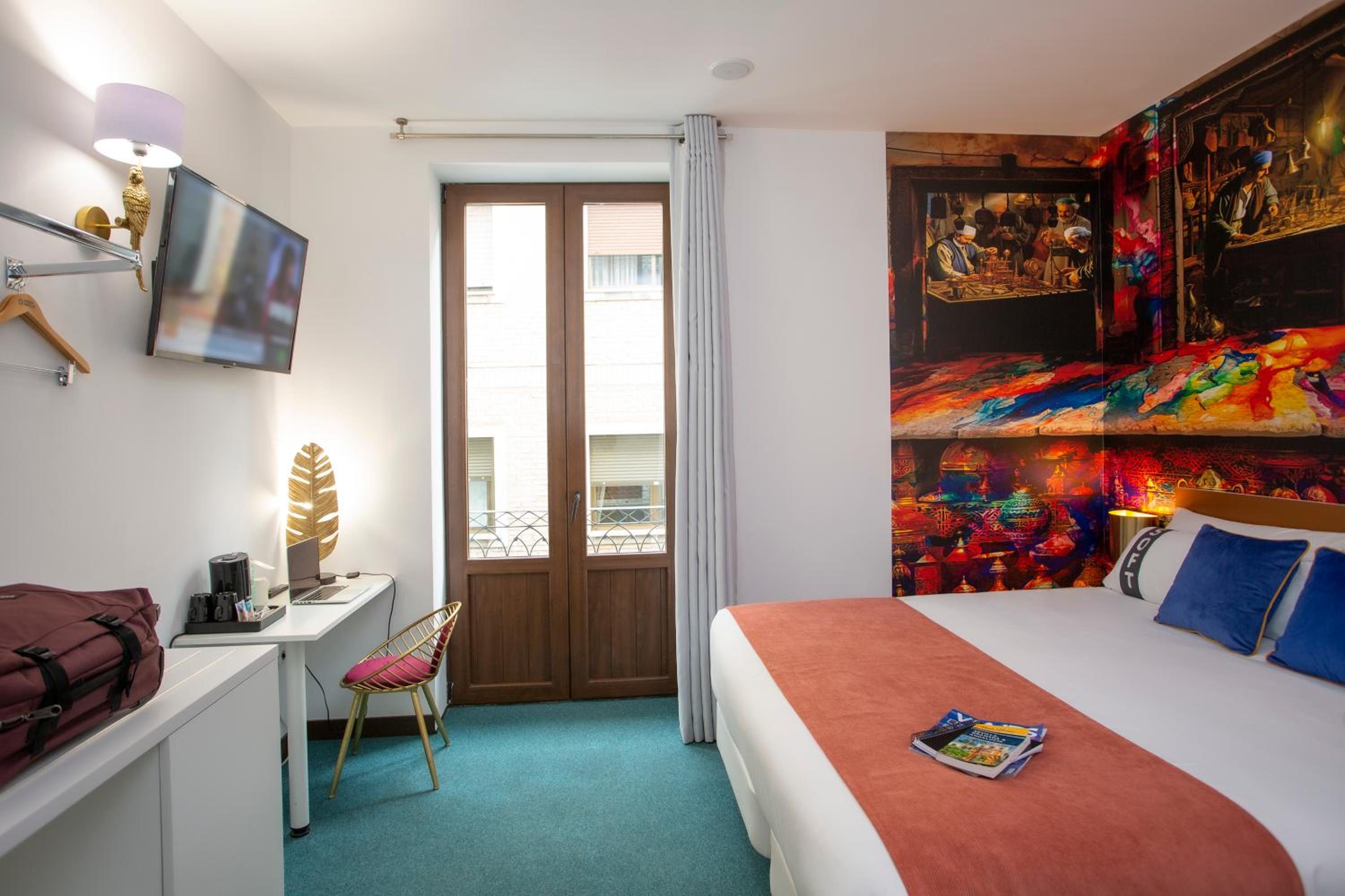 Double or Twin Room with Balcony - Photo 14