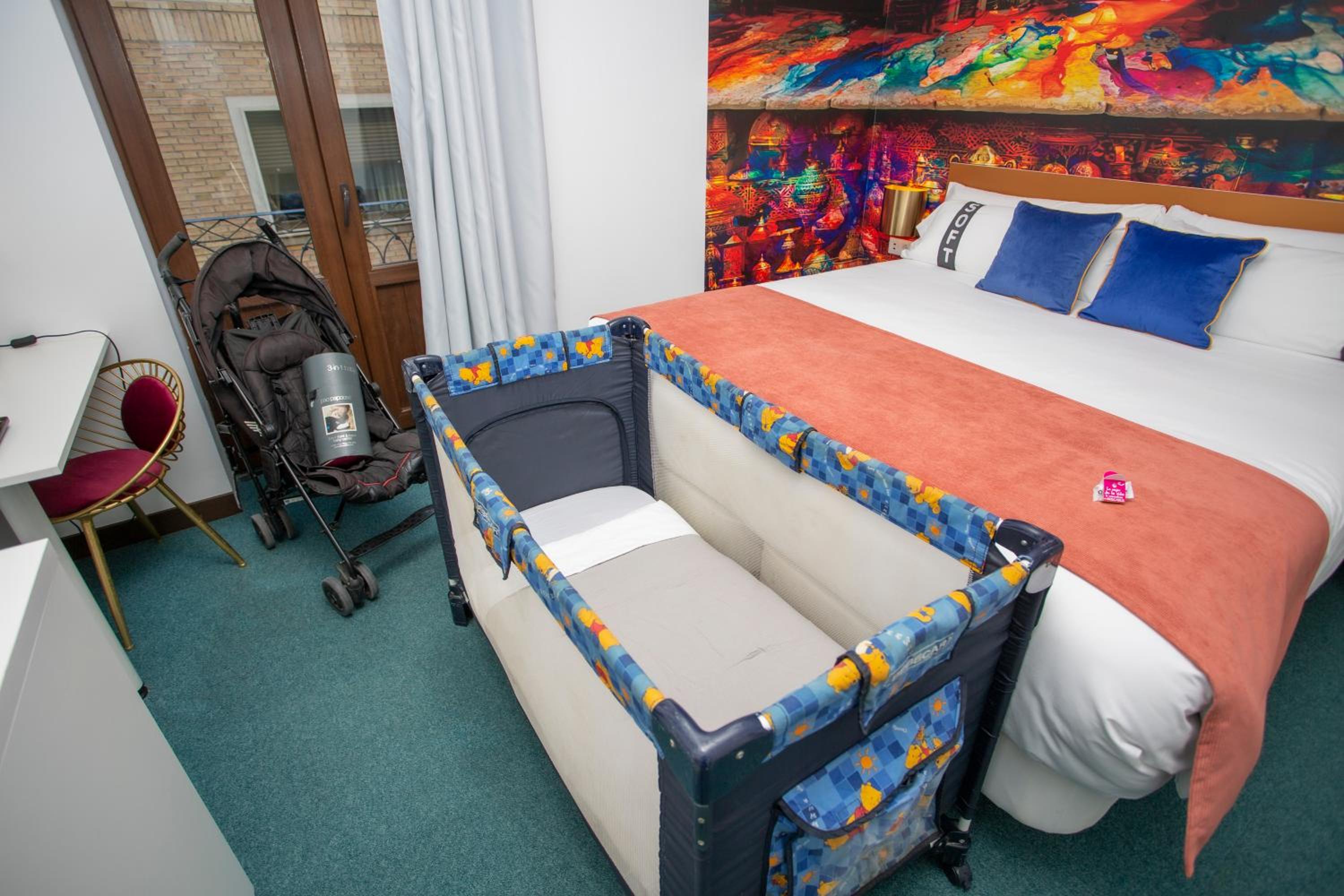 Double or Twin Room with Balcony - Photo 18