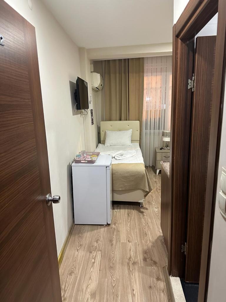 Double or Twin Room with Bathroom photo 1