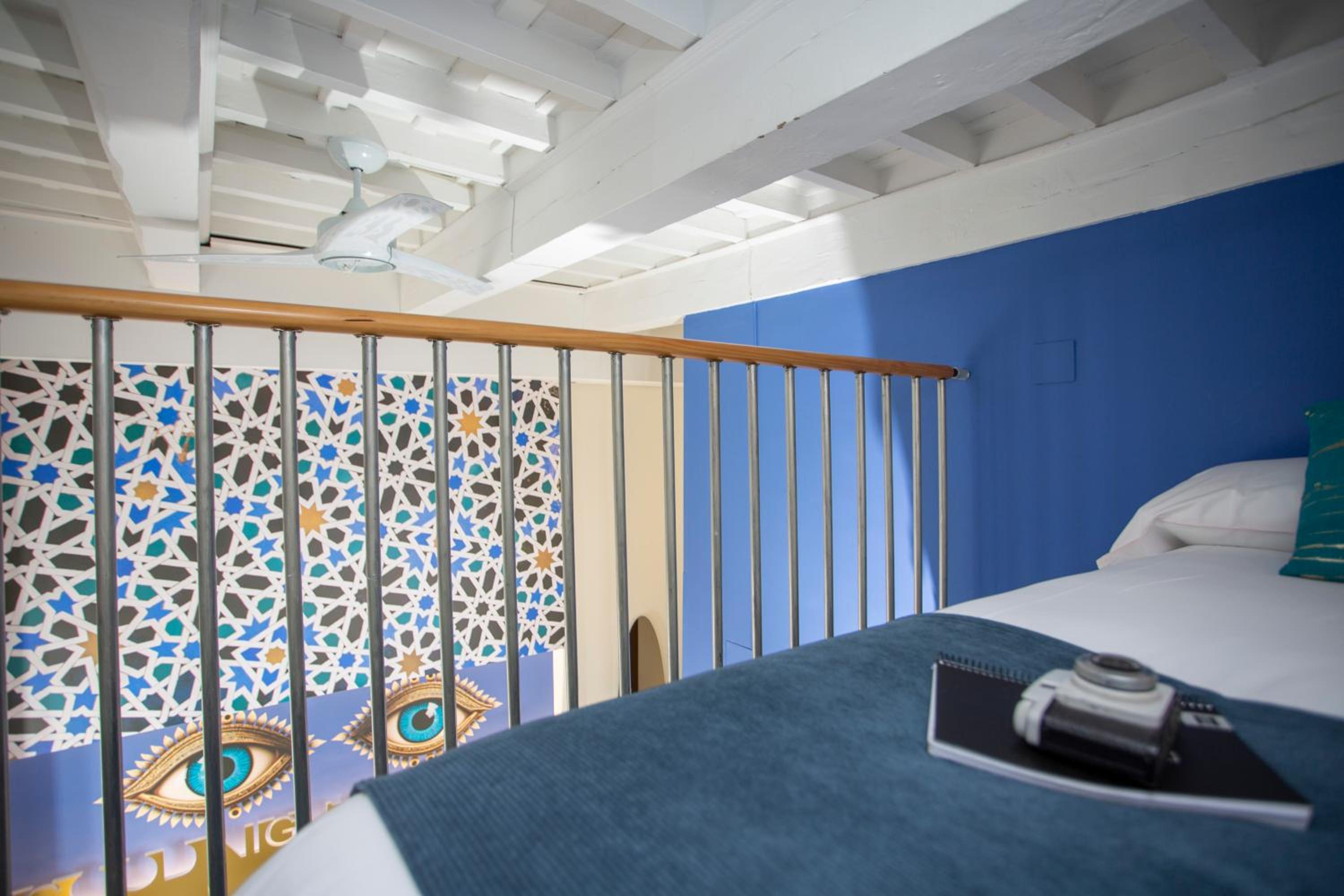 Triple Room with Balcony - Photo 15