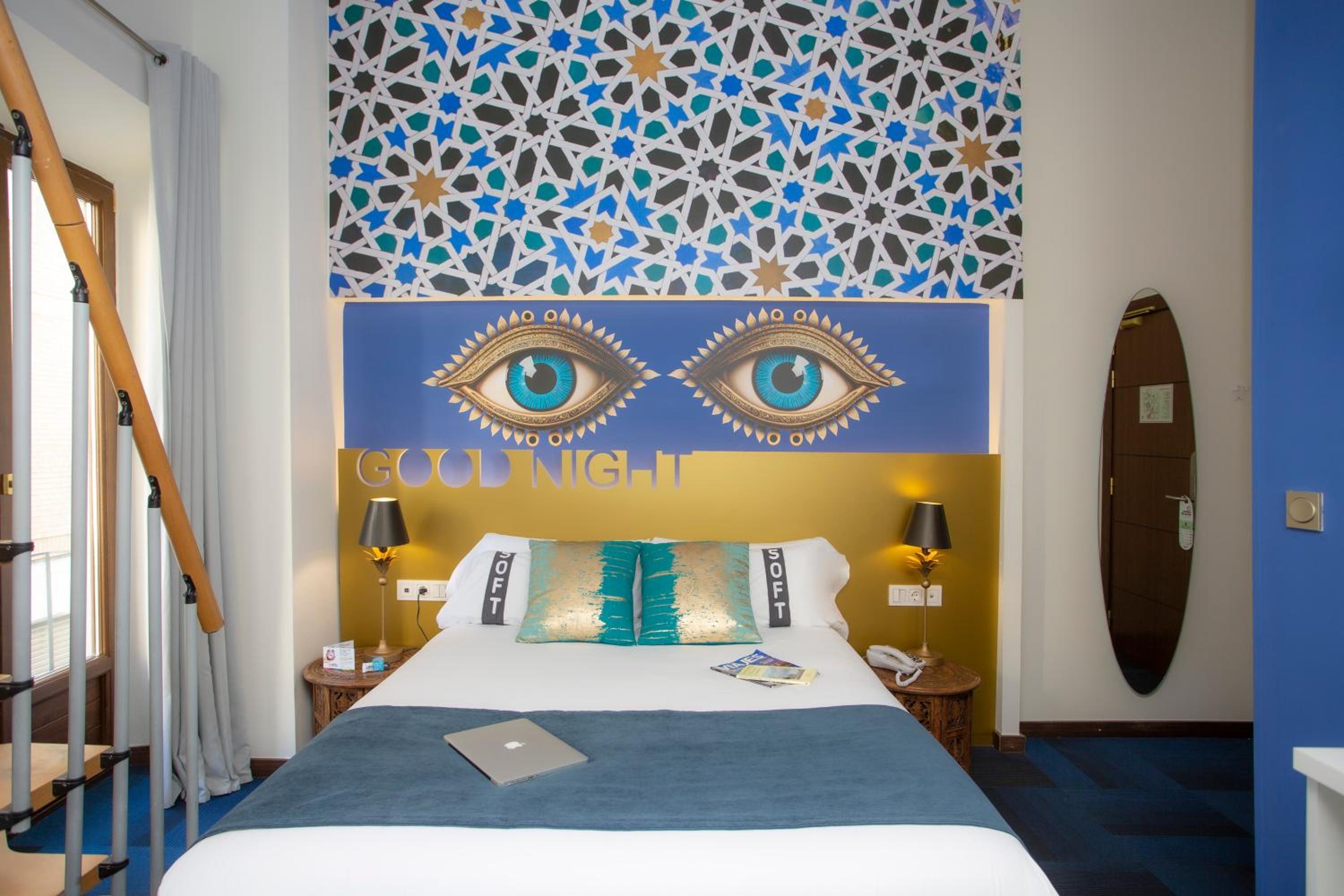Triple Room with Balcony - Photo 13