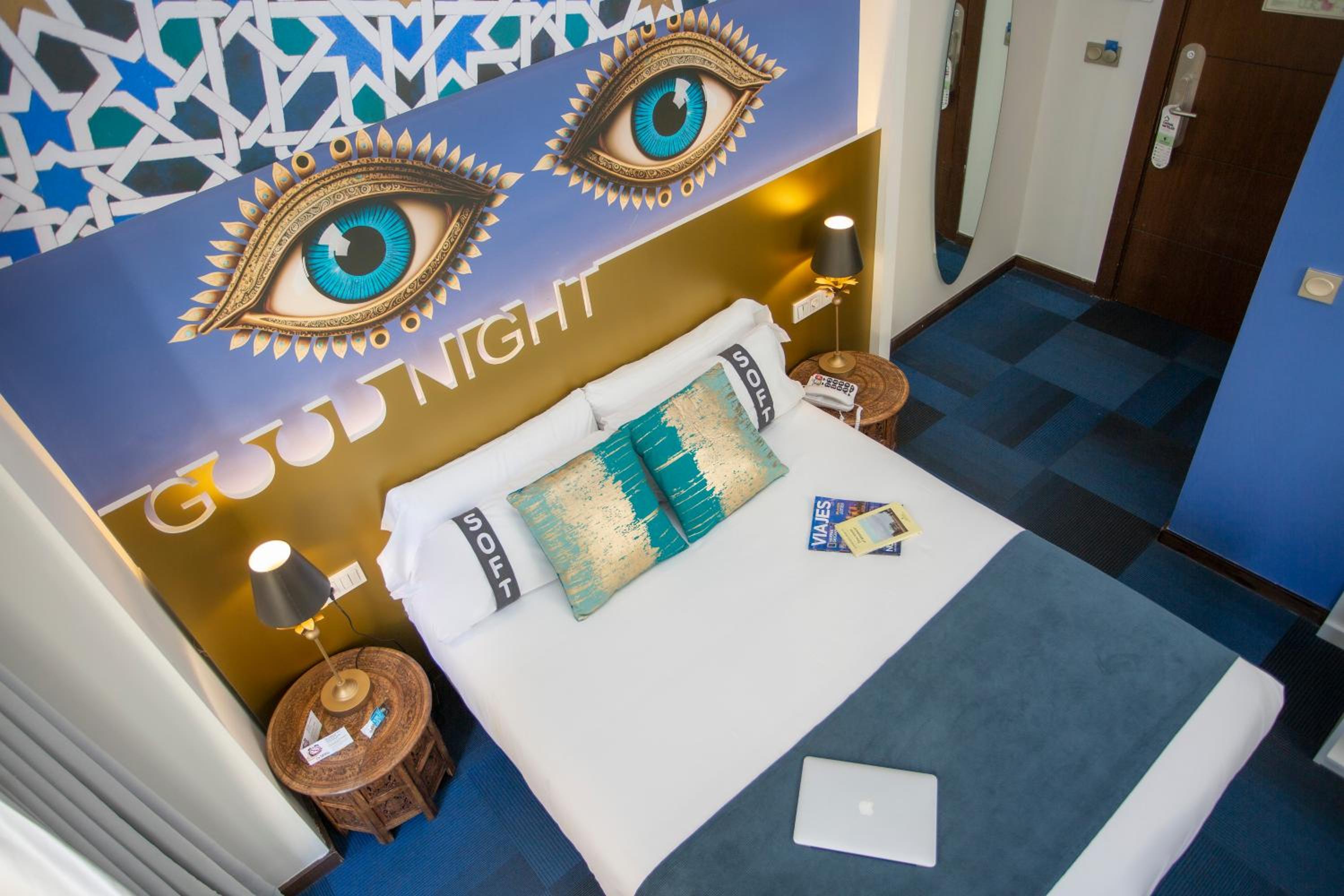 Triple Room with Balcony - Photo 17