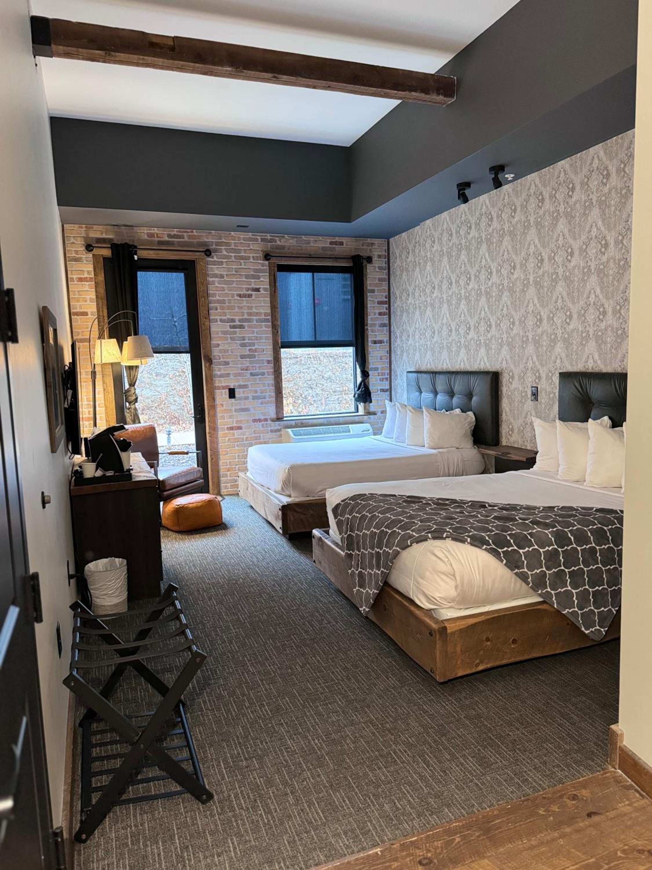 Deluxe Queen Room with Two Queen Beds - Photo 2