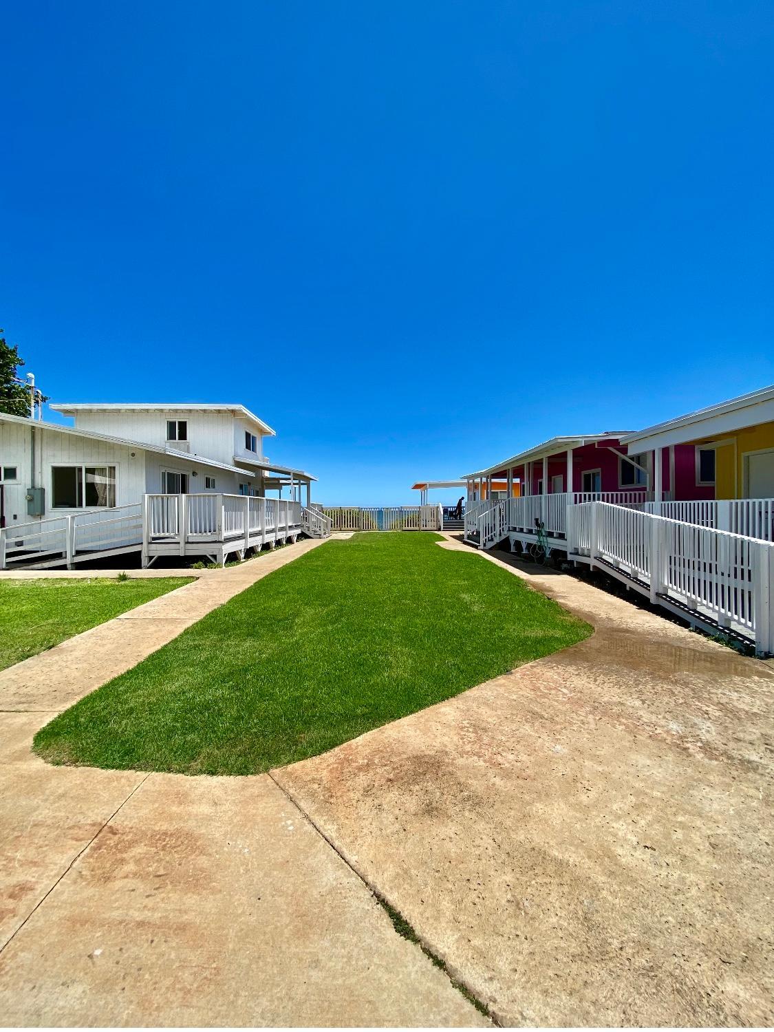 White Beachfront Four-Bedroom House - Photo 14