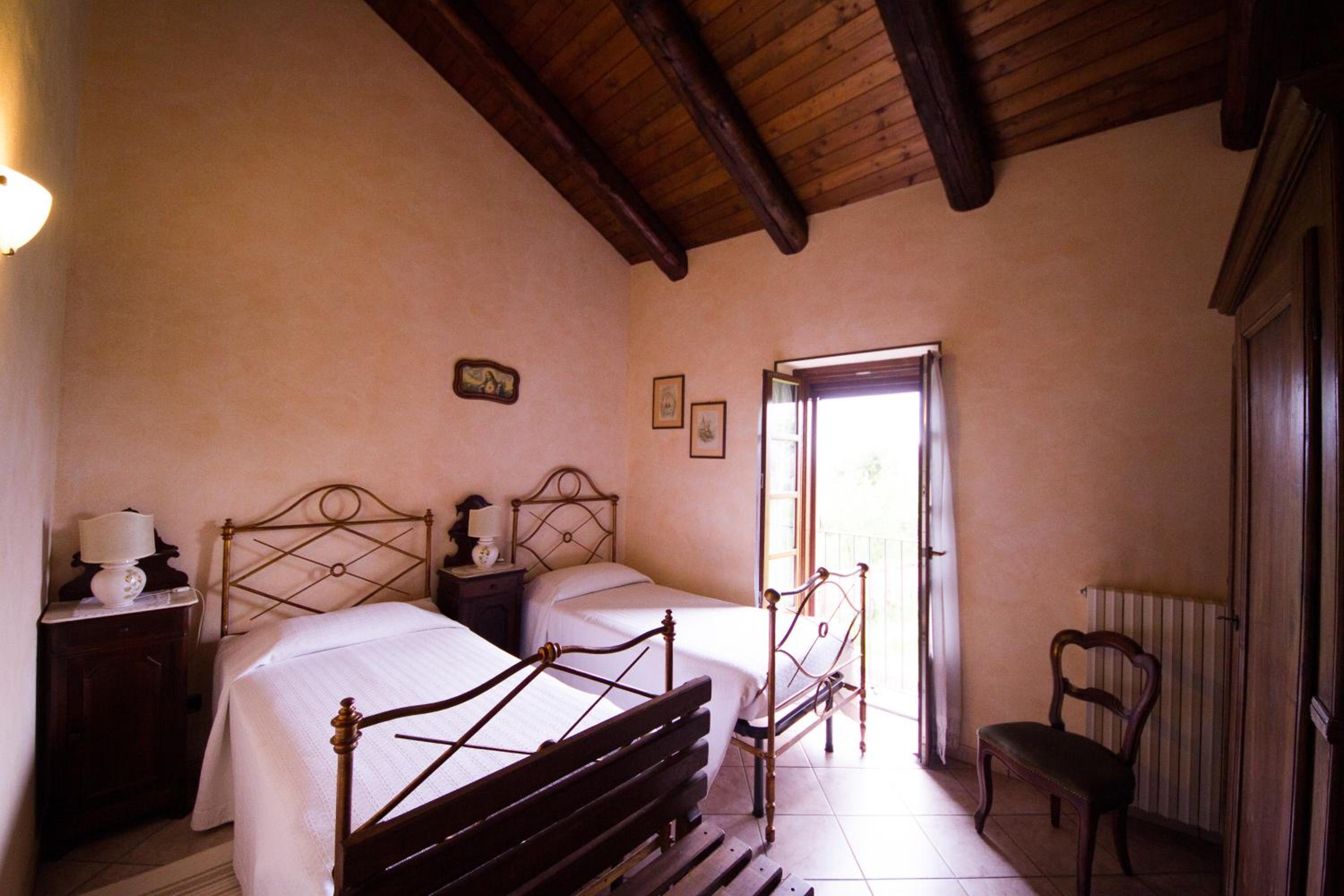 Twin Room - Photo 2
