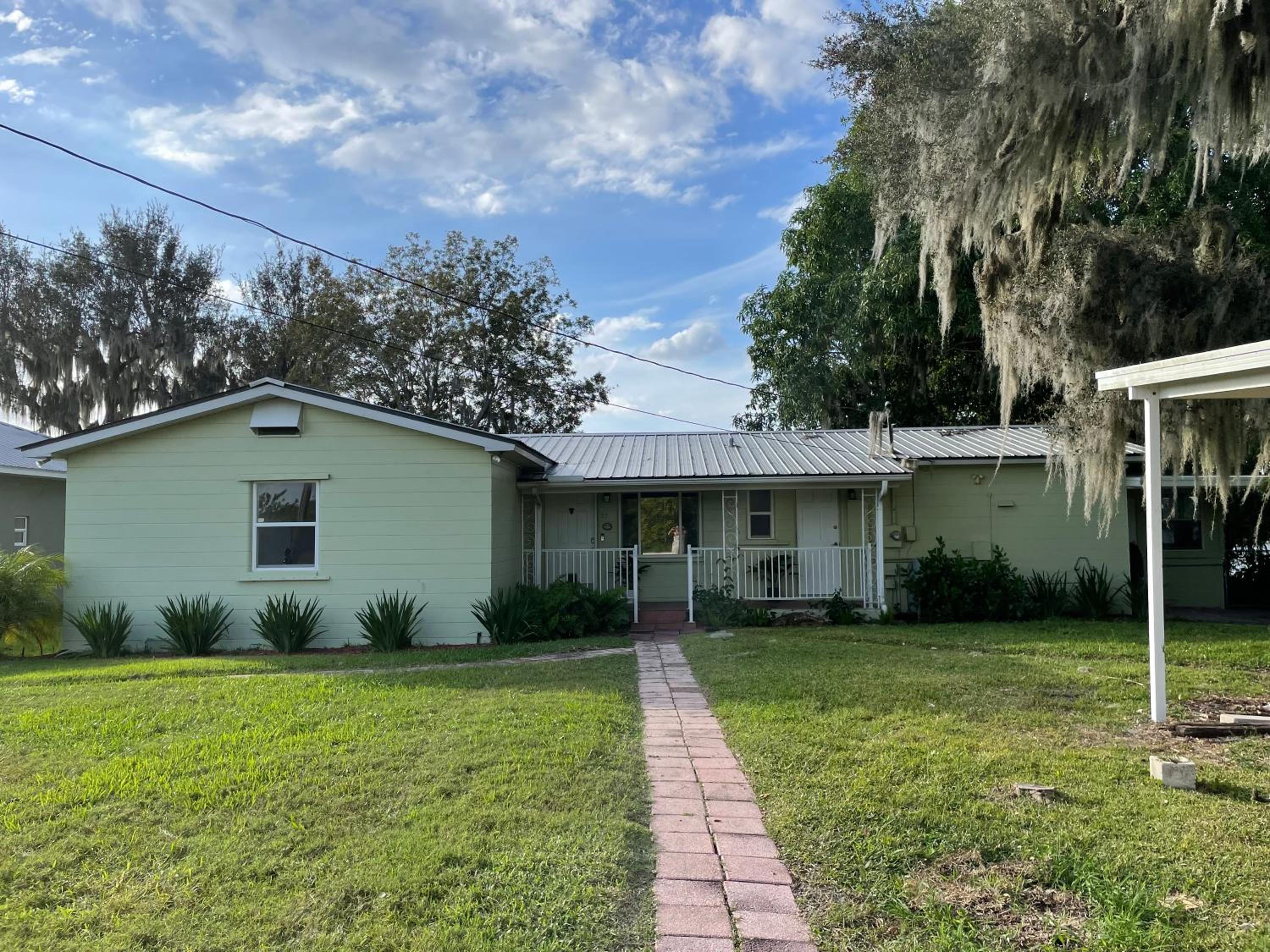 Three-Bedroom House photo 2