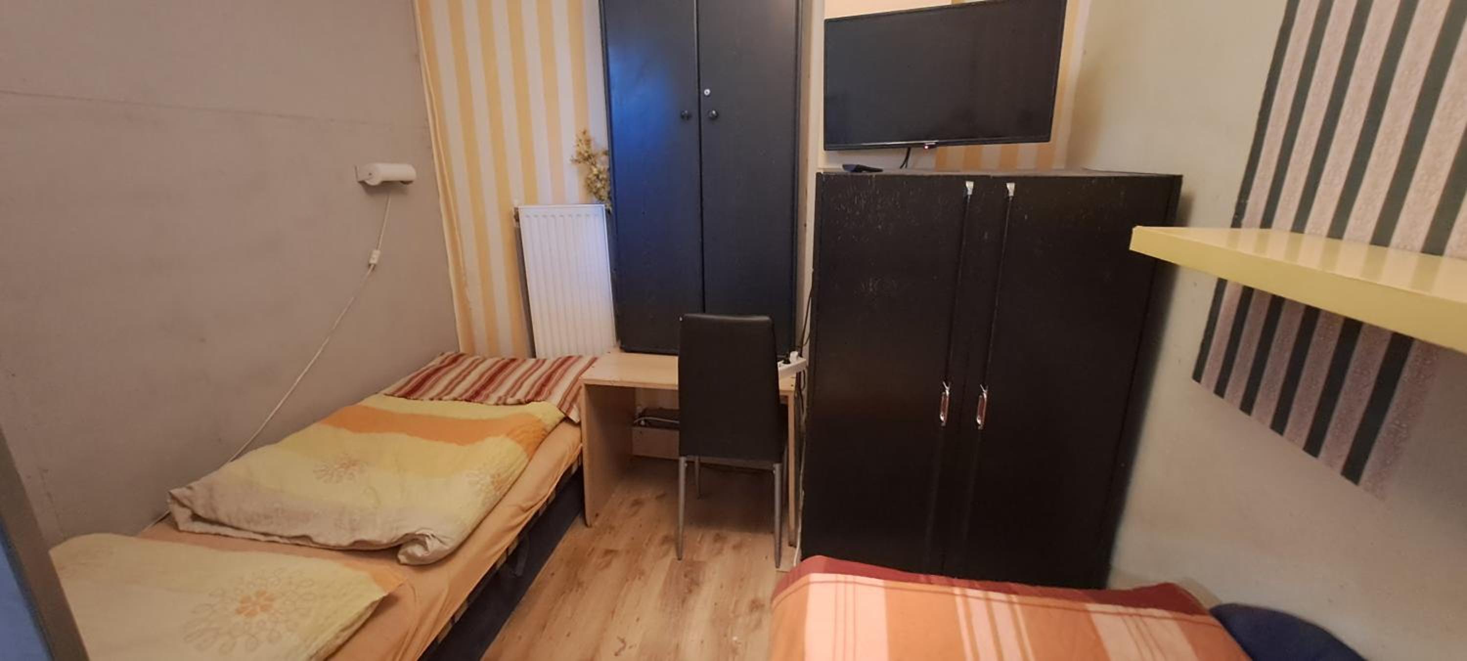 Apartment with Shower photo 2