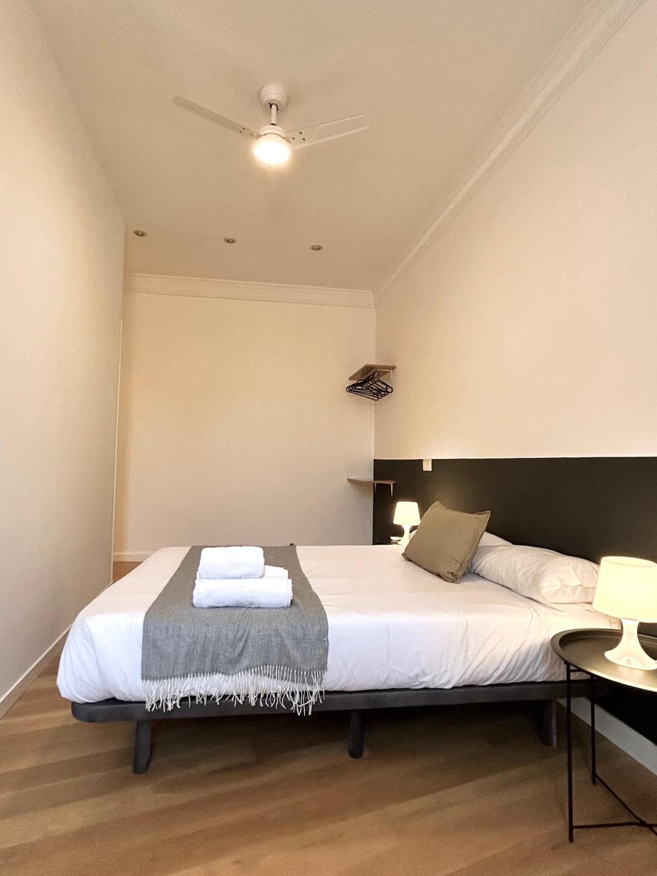 Double Room with Shared Bathroom photo 3