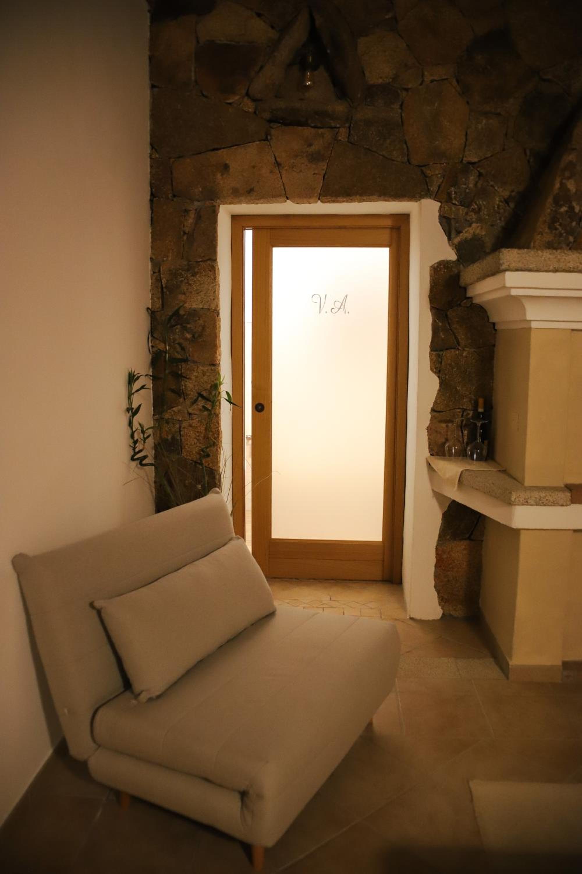 Deluxe Room (2 Adults + 1 Child)