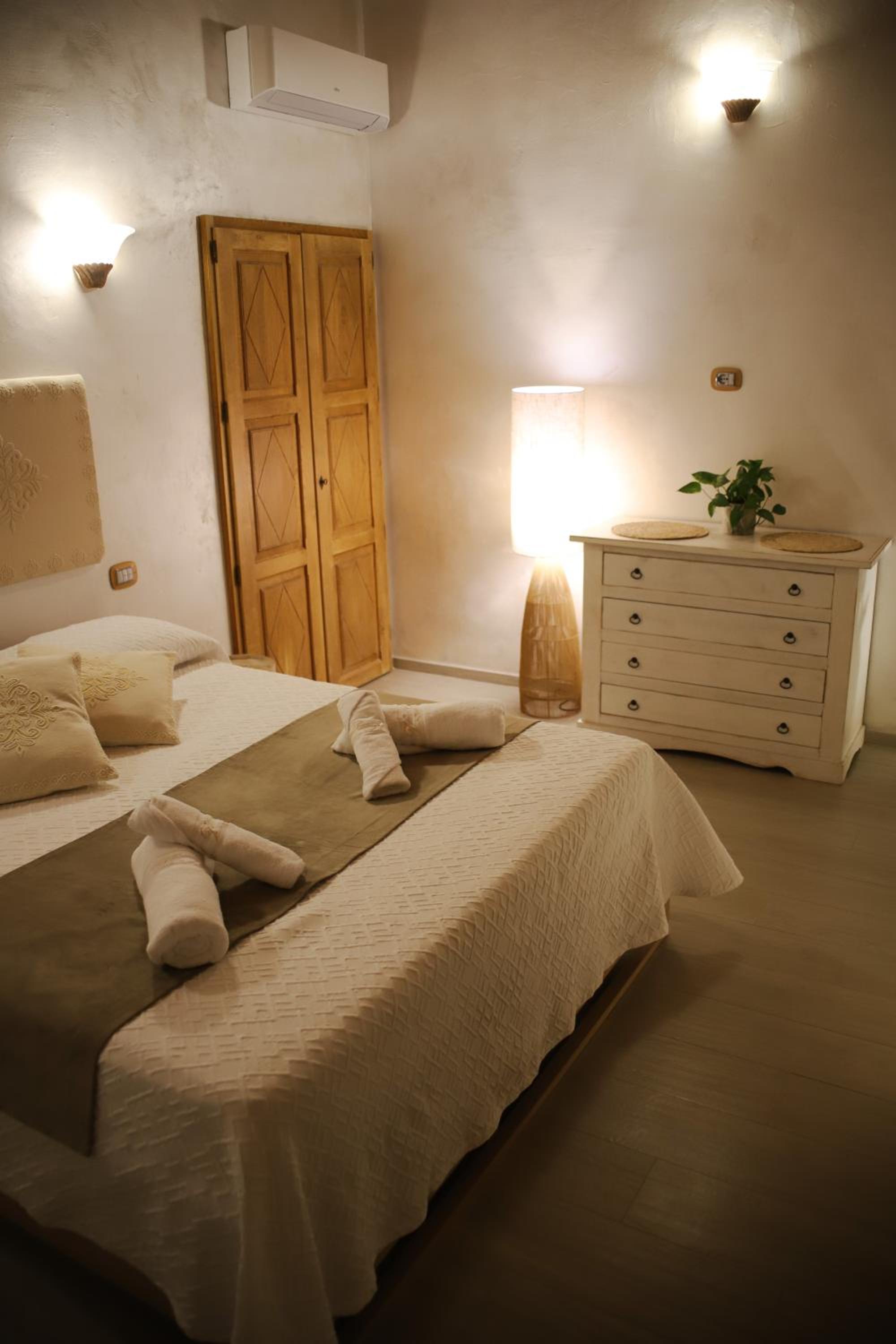 Deluxe Suite with Spa Bath