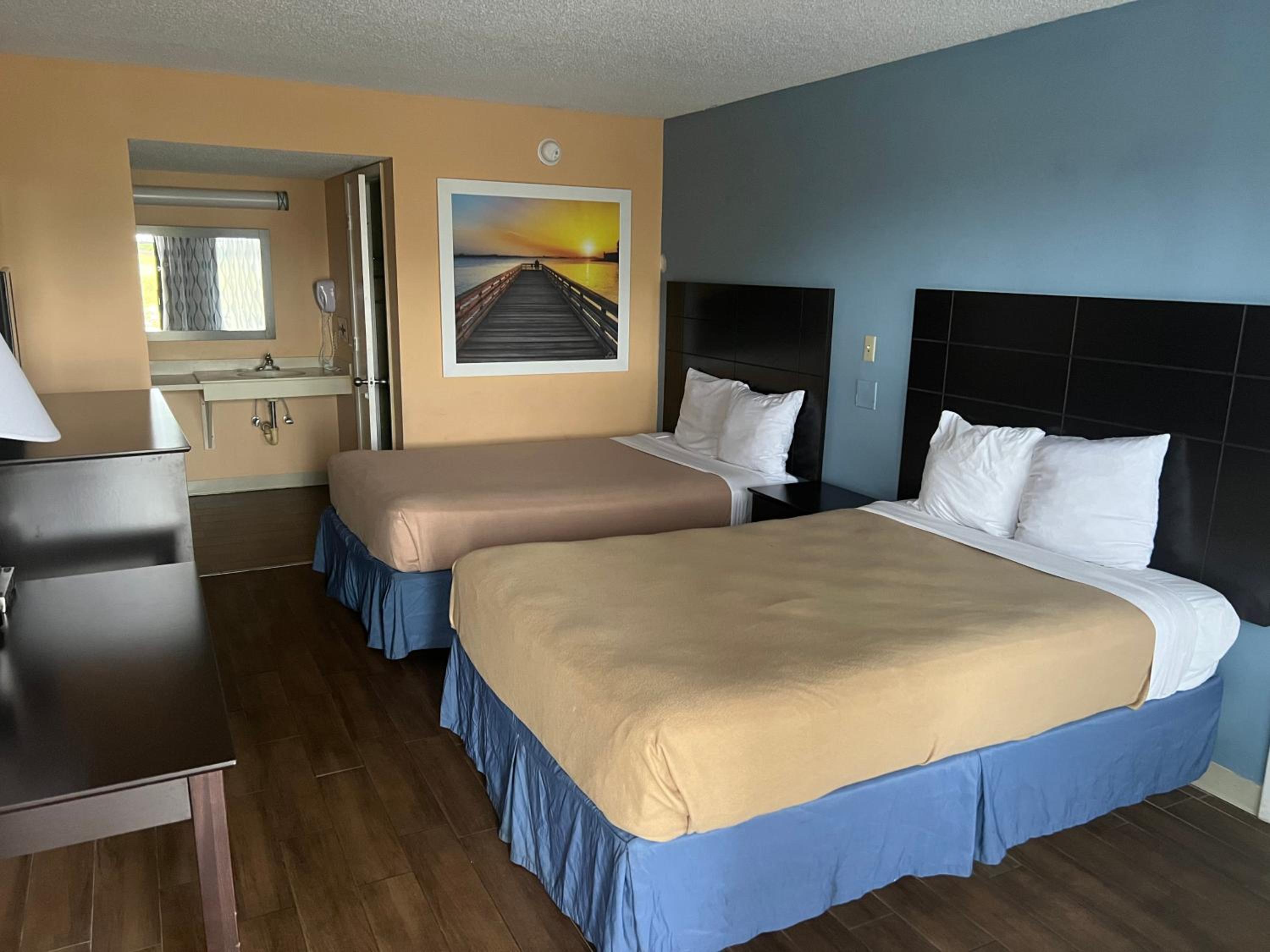 Quadruple Room - Non Smoking/Exterior Hall