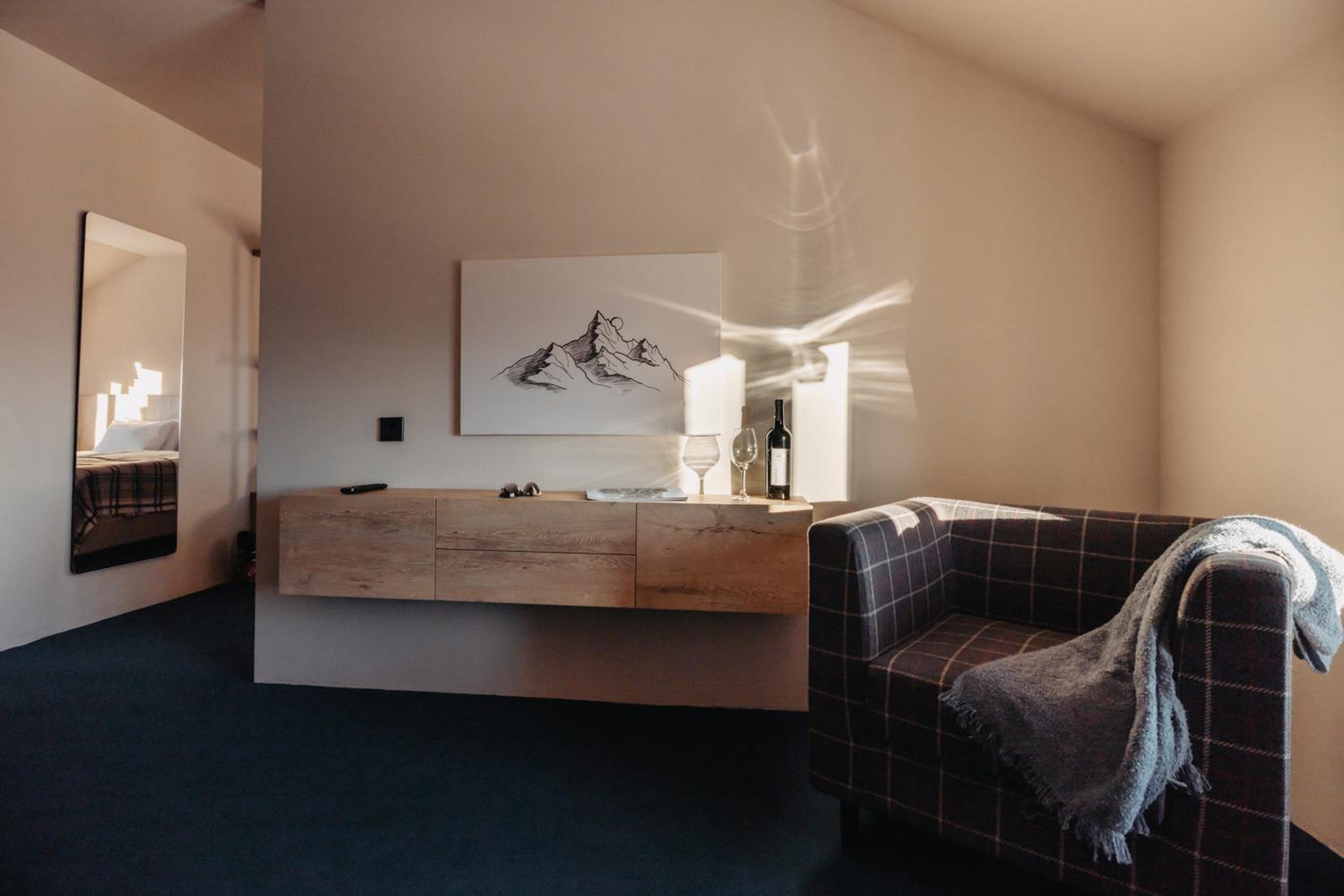 Standard Family Room - Photo 7