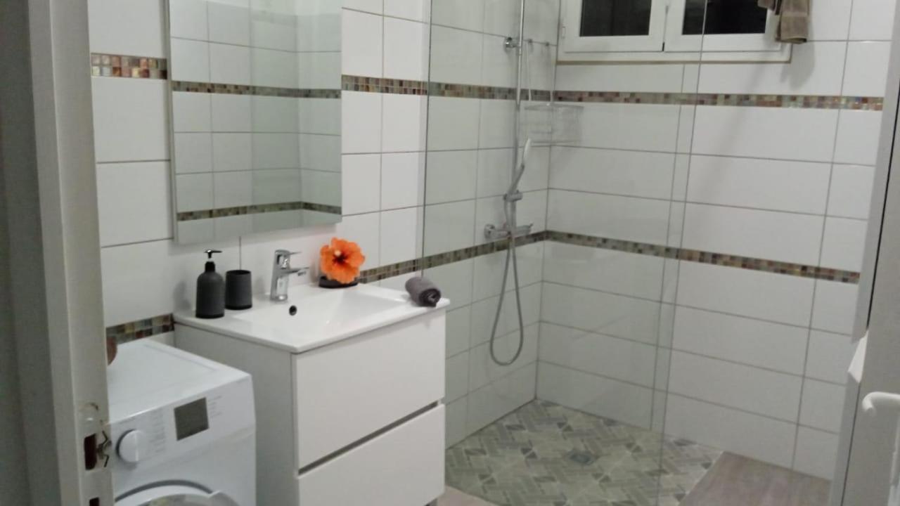 Two-Bedroom House - Photo 12