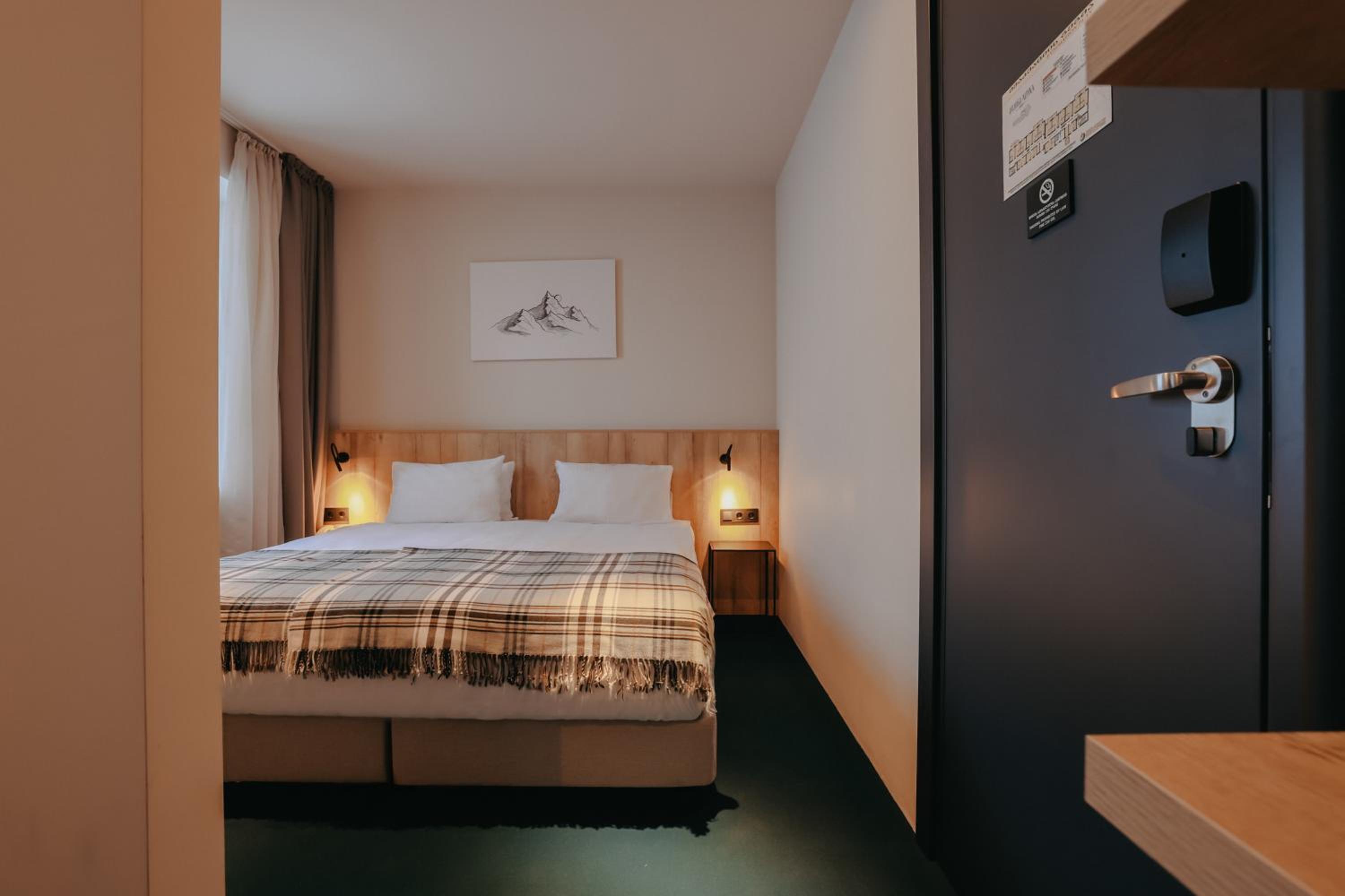 Standard Double or Twin Room - Photo 5