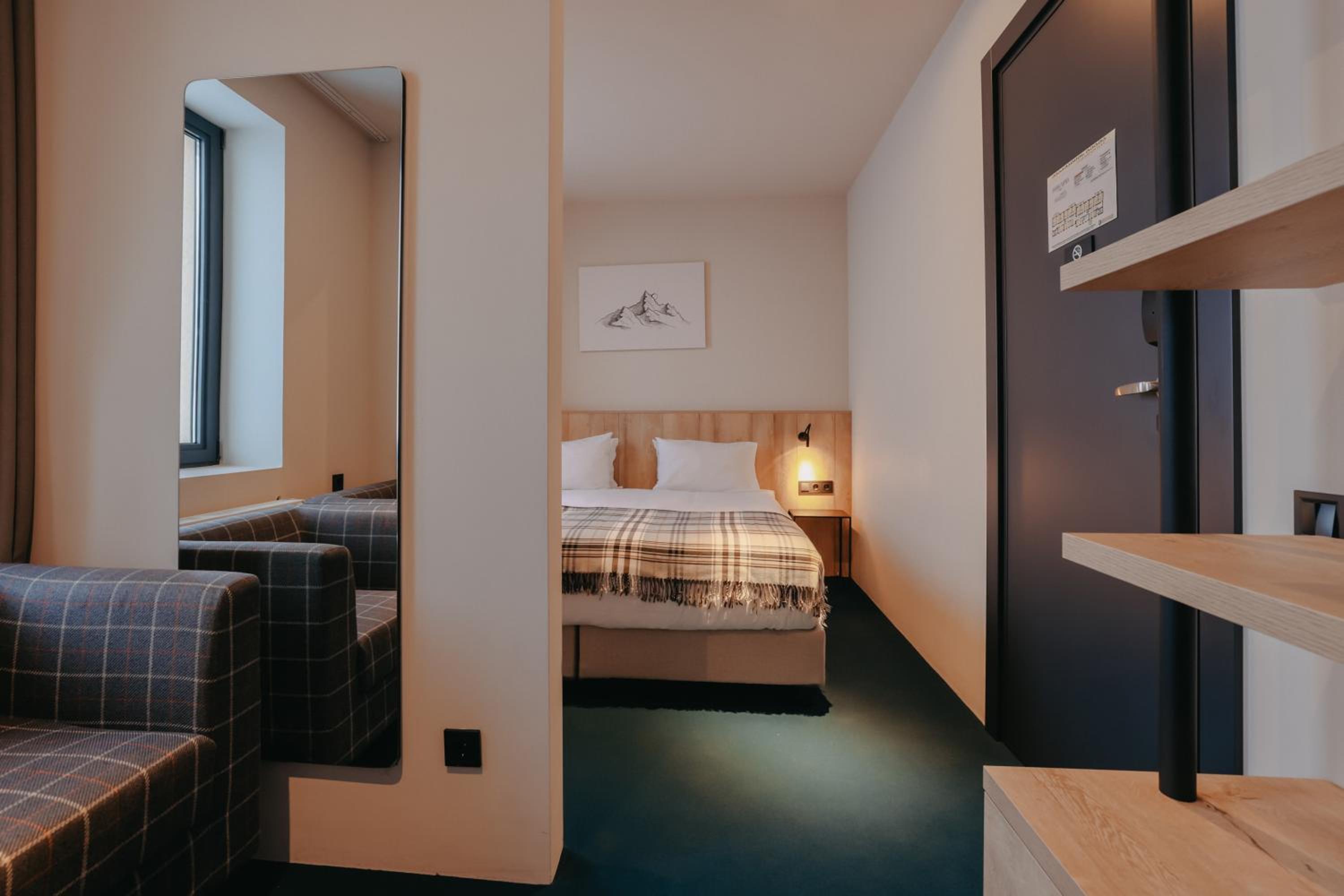 Standard Double or Twin Room - Photo 7