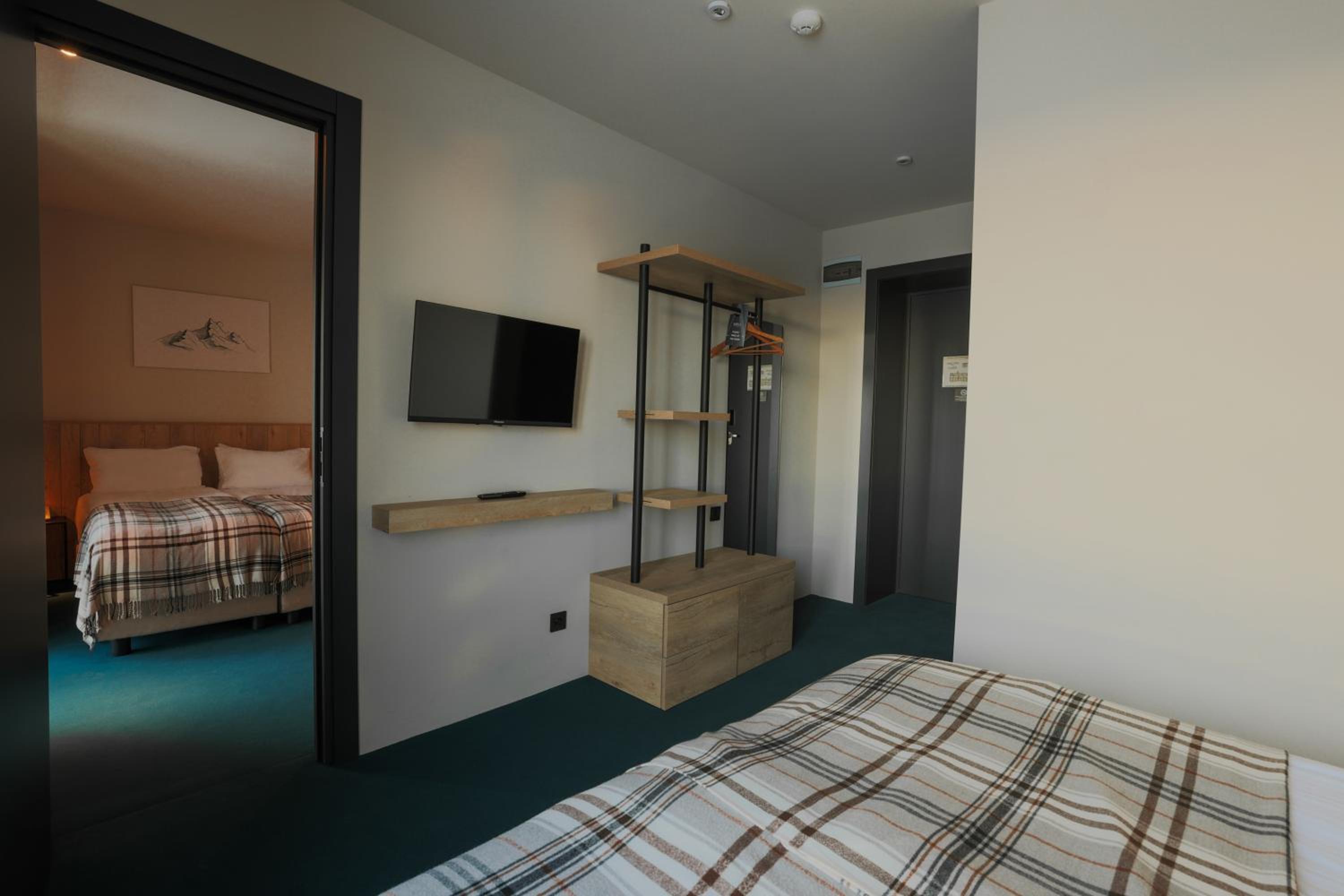 Standard Double or Twin Room - Photo 12