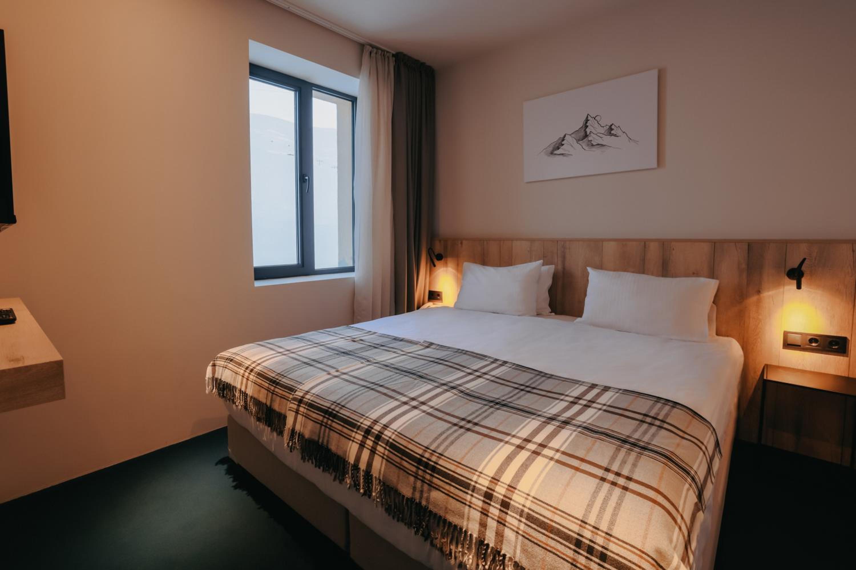 Standard Double or Twin Room - Photo 6