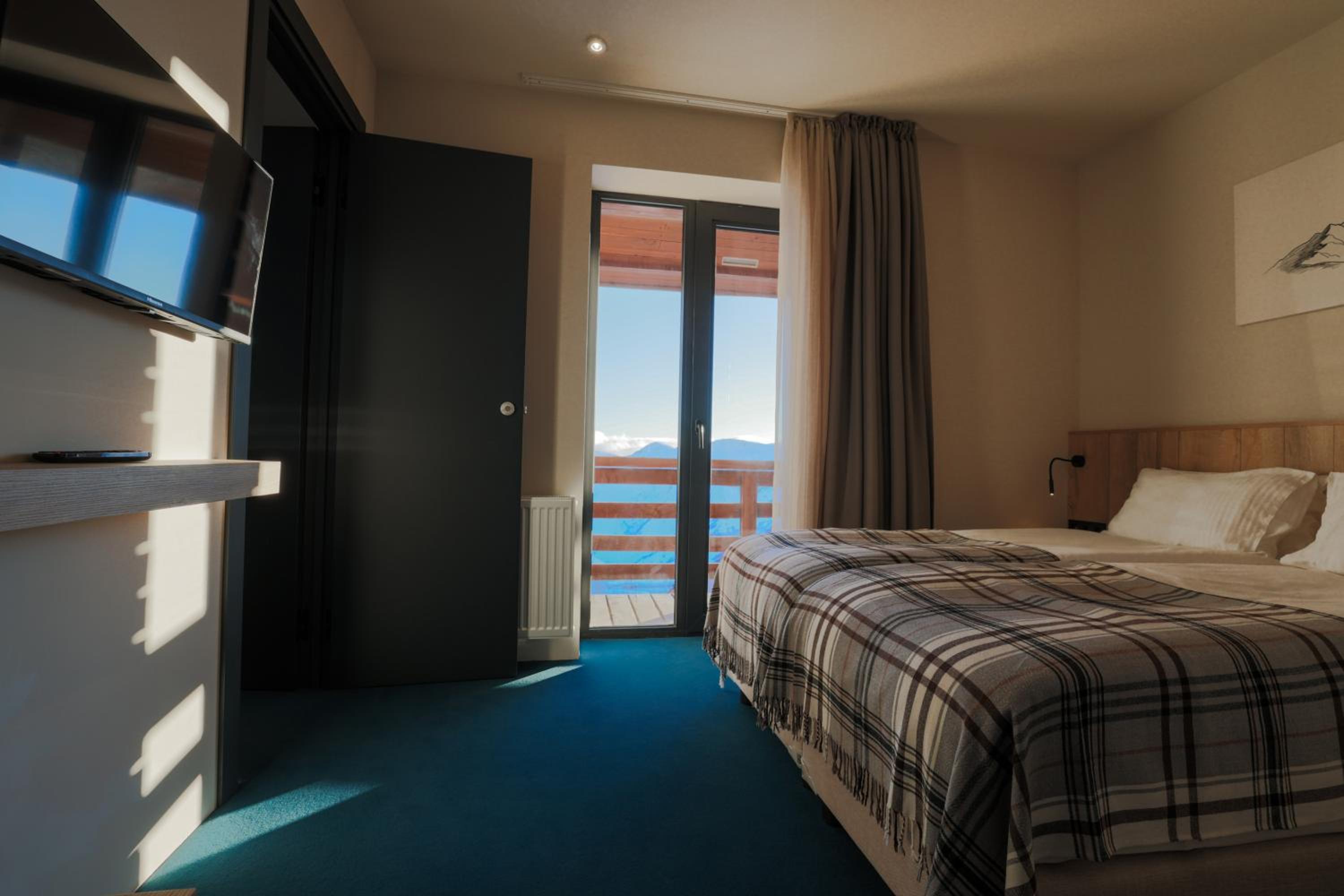 Standard Double or Twin Room - Photo 10