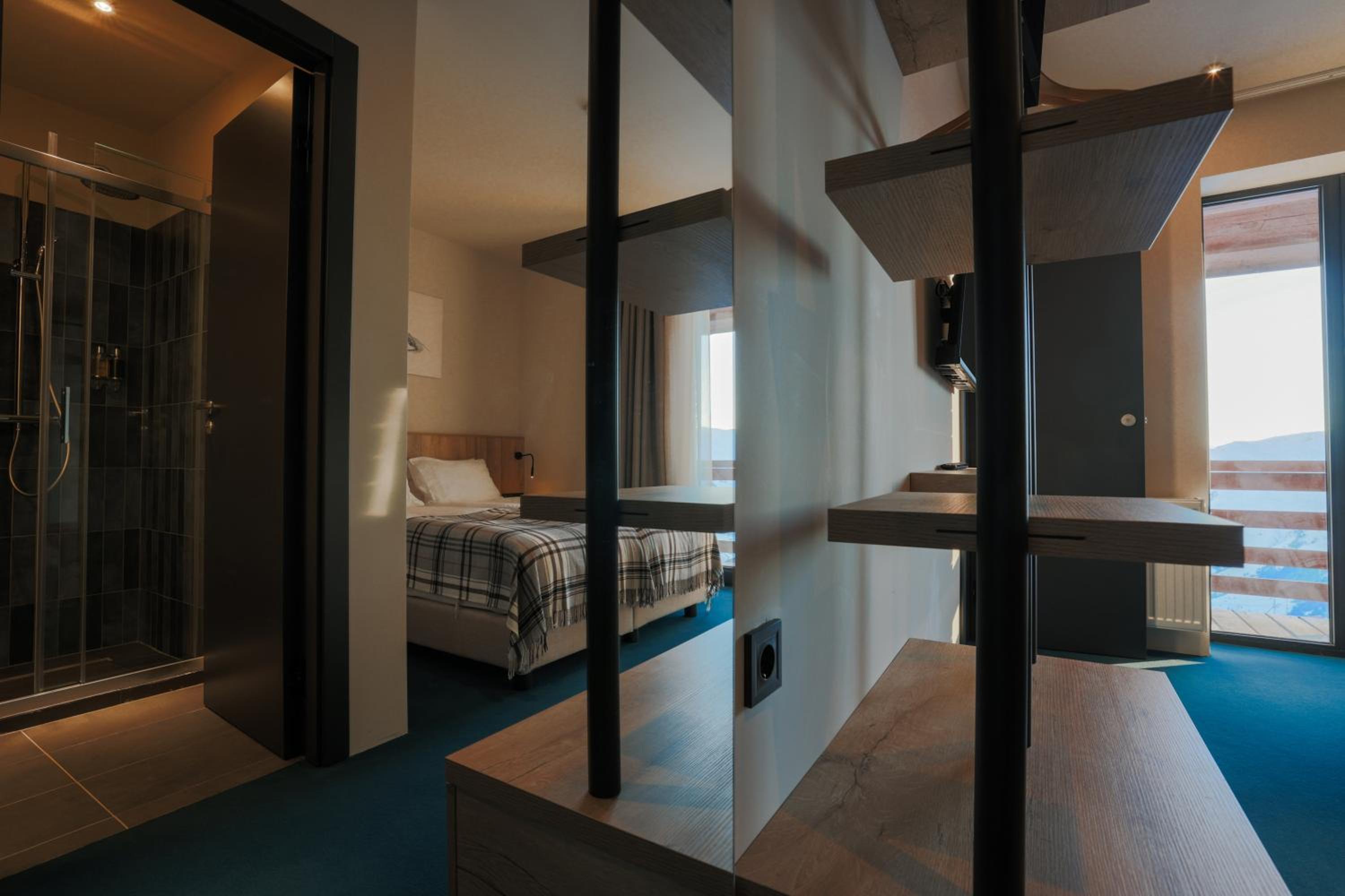 Standard Double or Twin Room - Photo 11