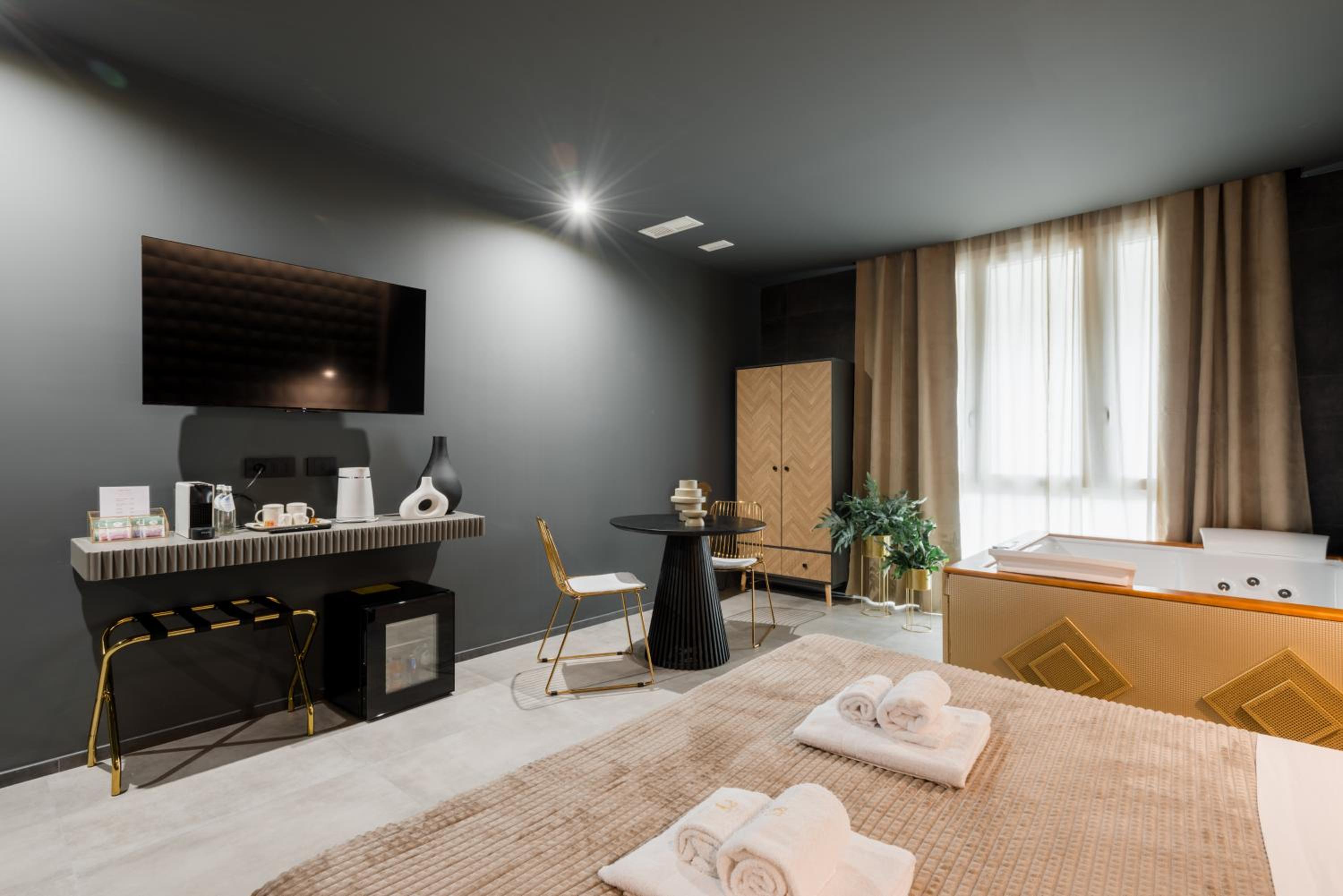 Suite with Spa Bath