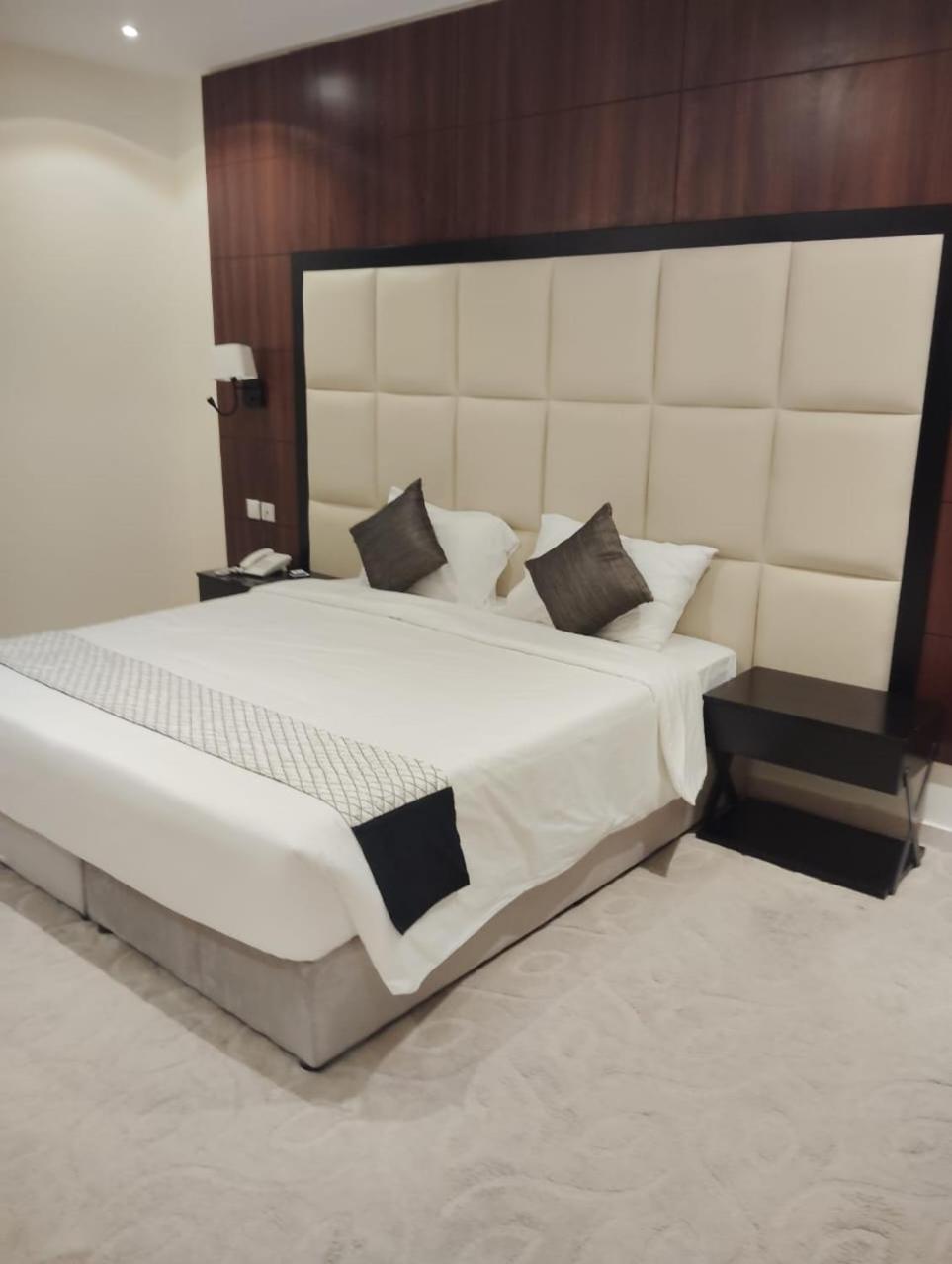 Standard King Room - Photo 4