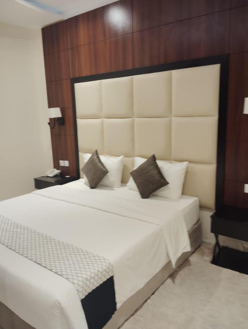 Standard King Room - Photo 2