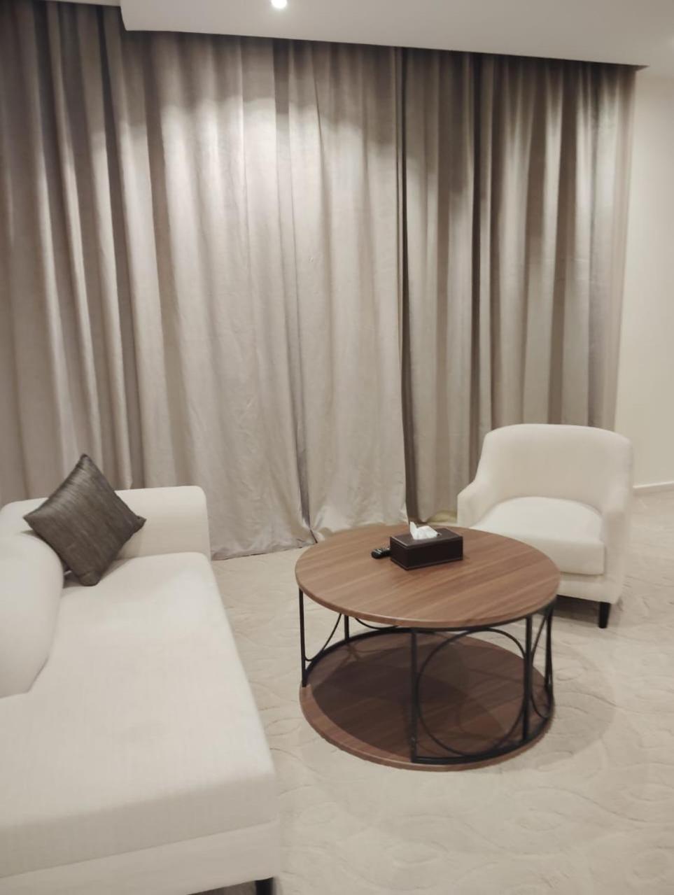 Executive Suite - Photo 5