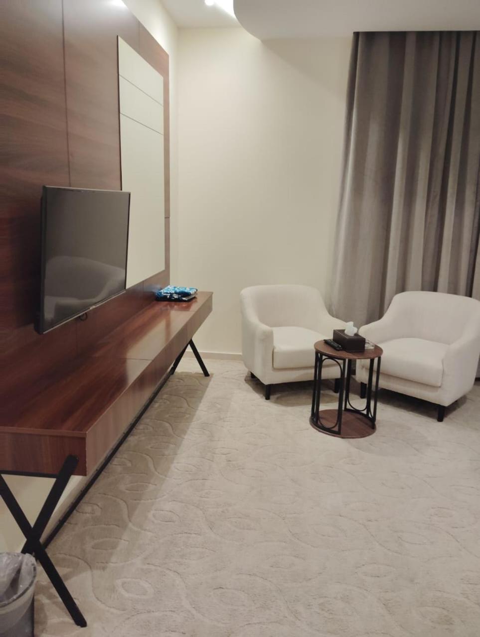 Standard King Room - Photo 3