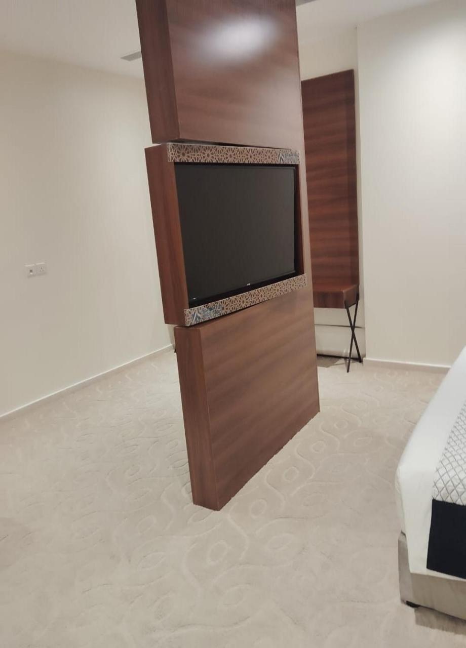 Executive Suite - Photo 4