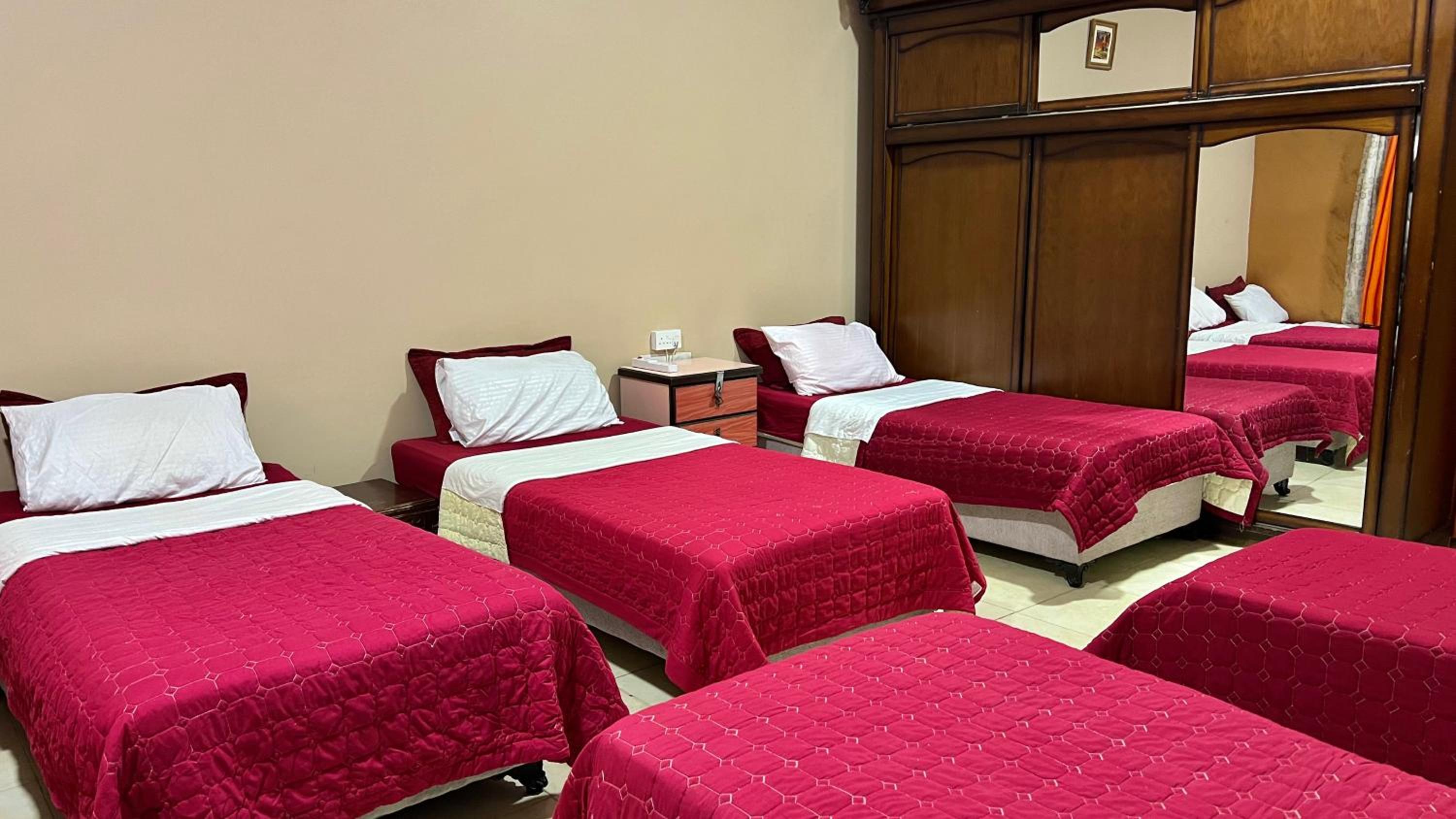 Bed in 6-Bed Mixed Dormitory Room photo 2