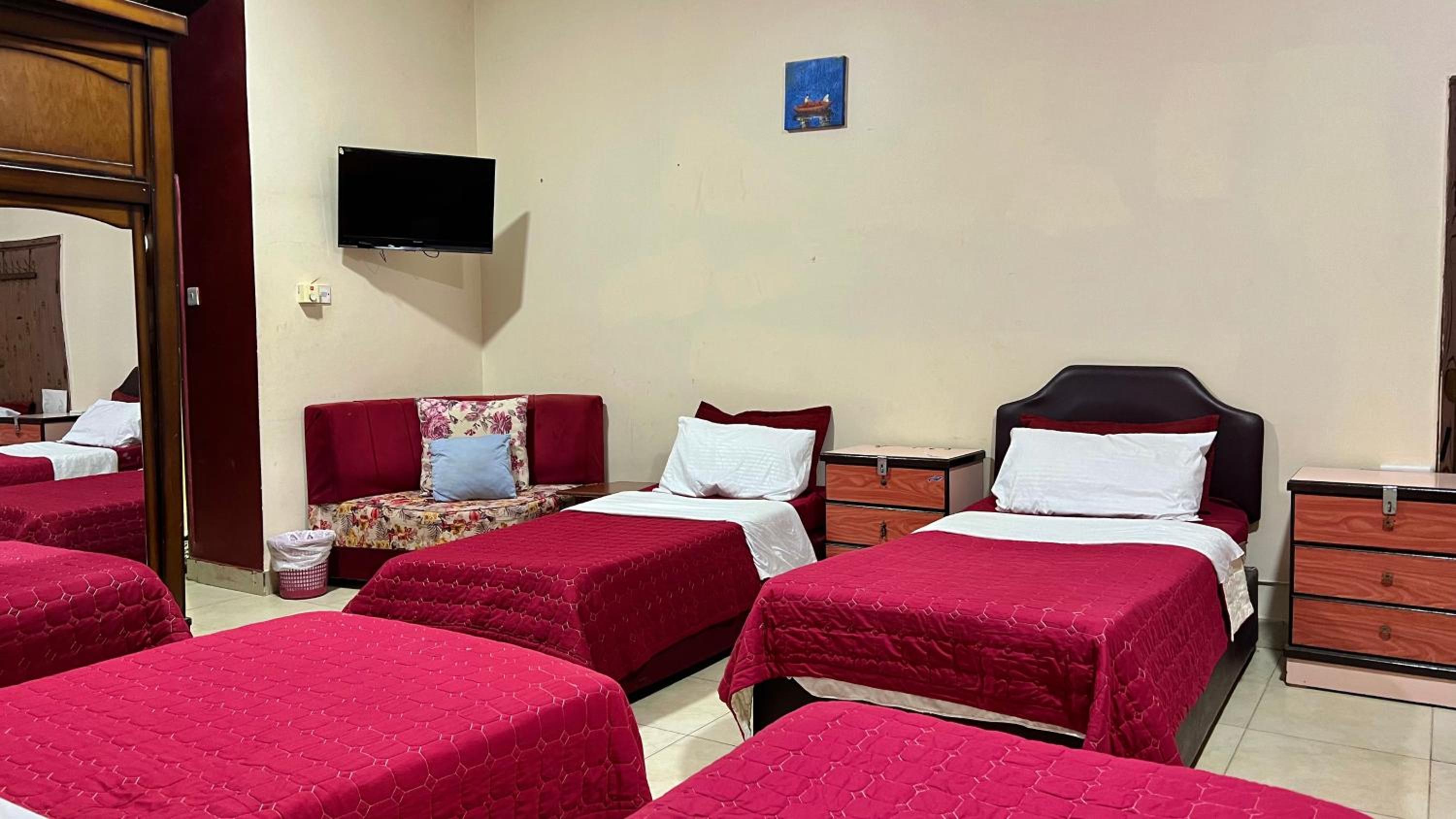 Bed in 6-Bed Mixed Dormitory Room photo 2