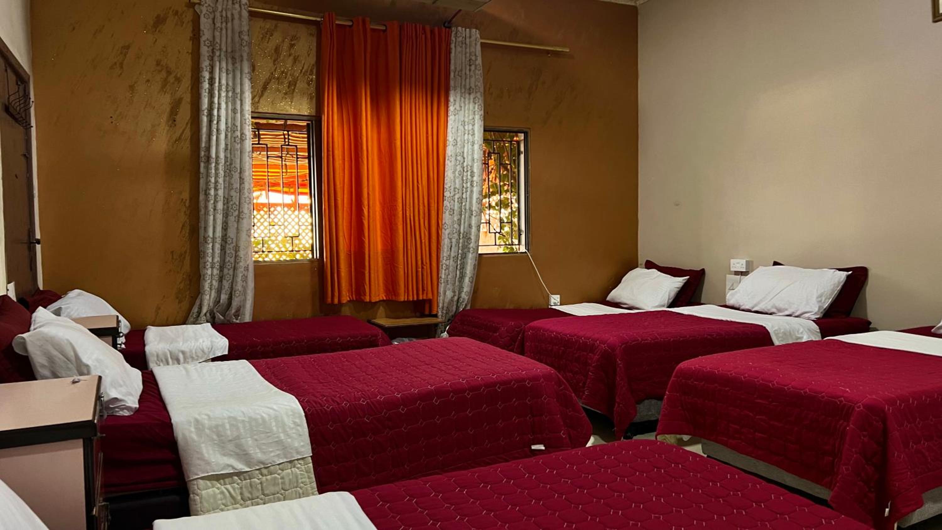 Bed in 6-Bed Mixed Dormitory Room photo 3