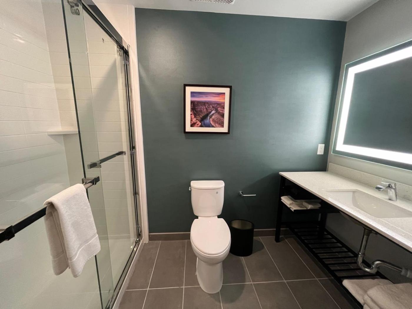 Standard King Room - Photo 3