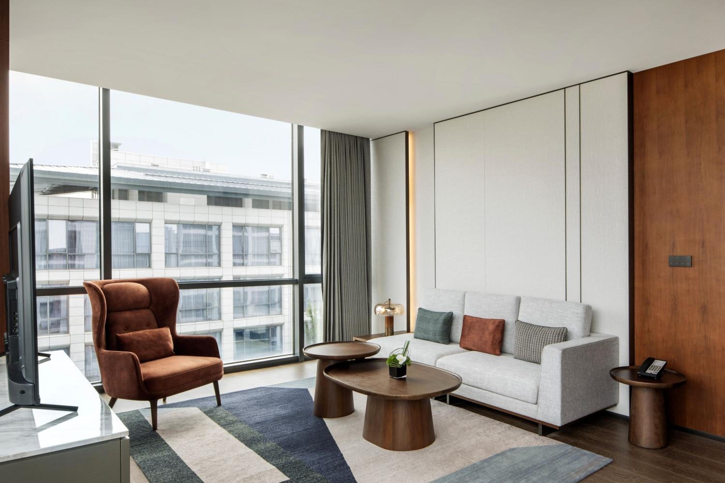 Panorma King Suite with Club Lounge Access photo 3