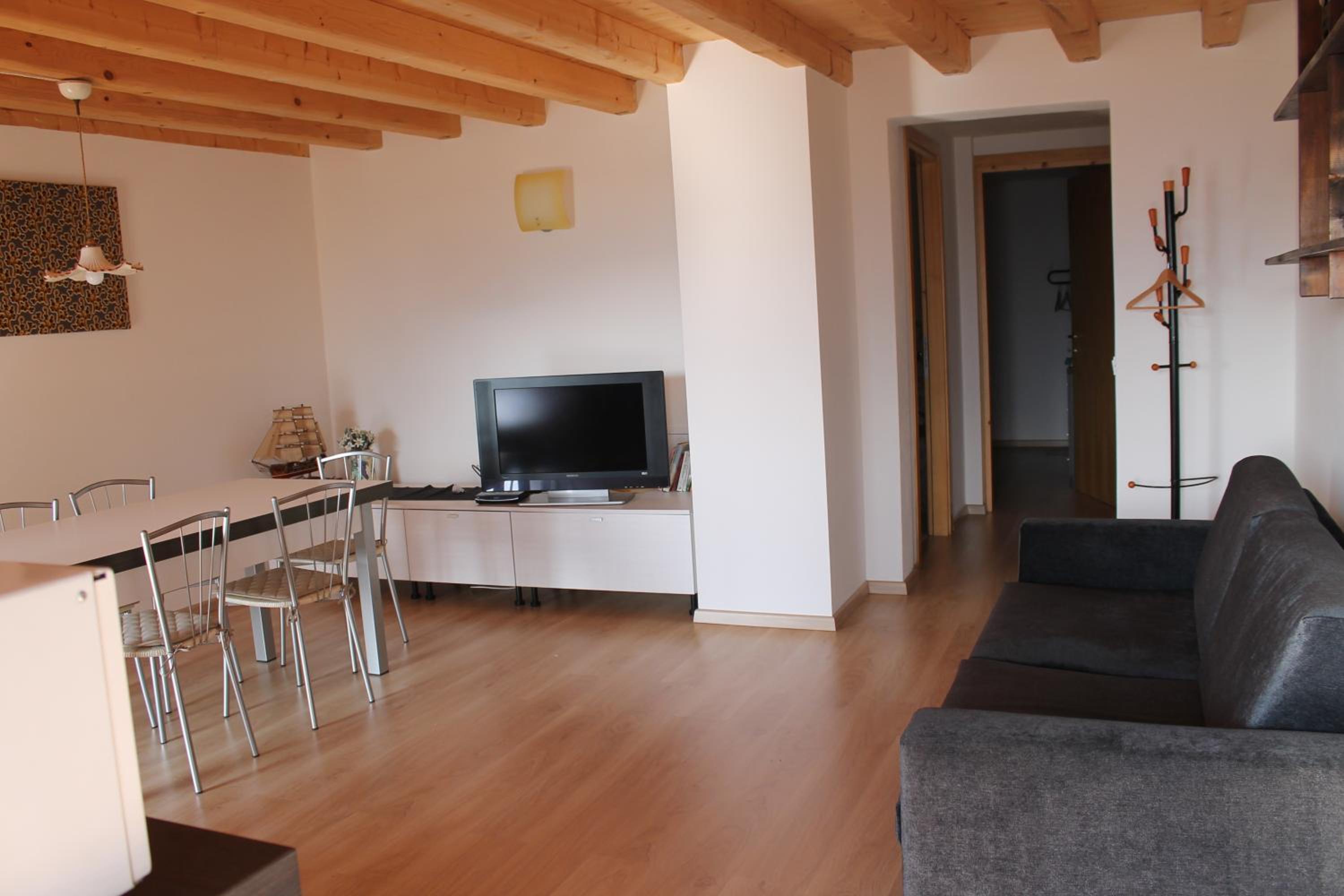 Apartment with Mountain View photo 2