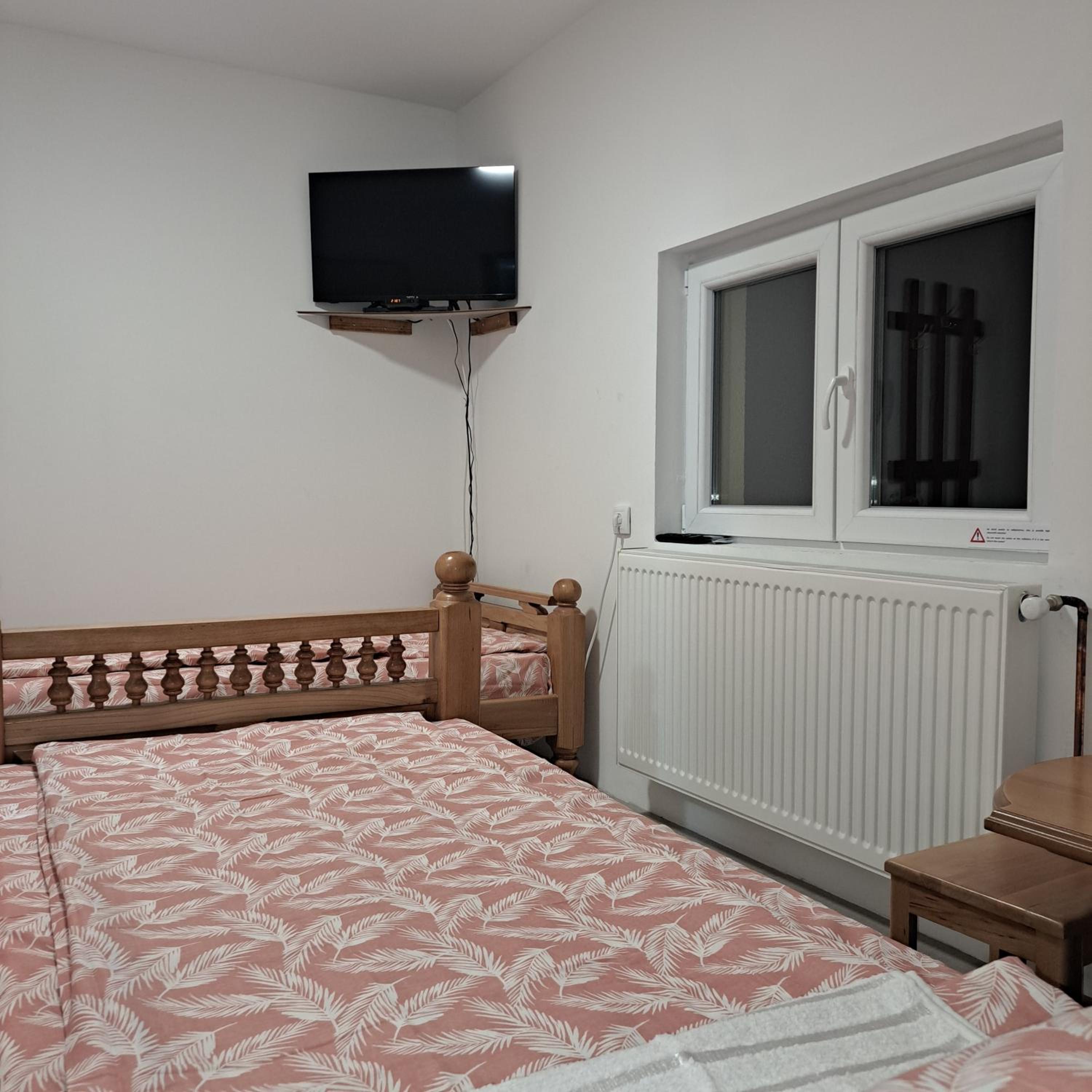 Twin Room with Private Bathroom photo 3