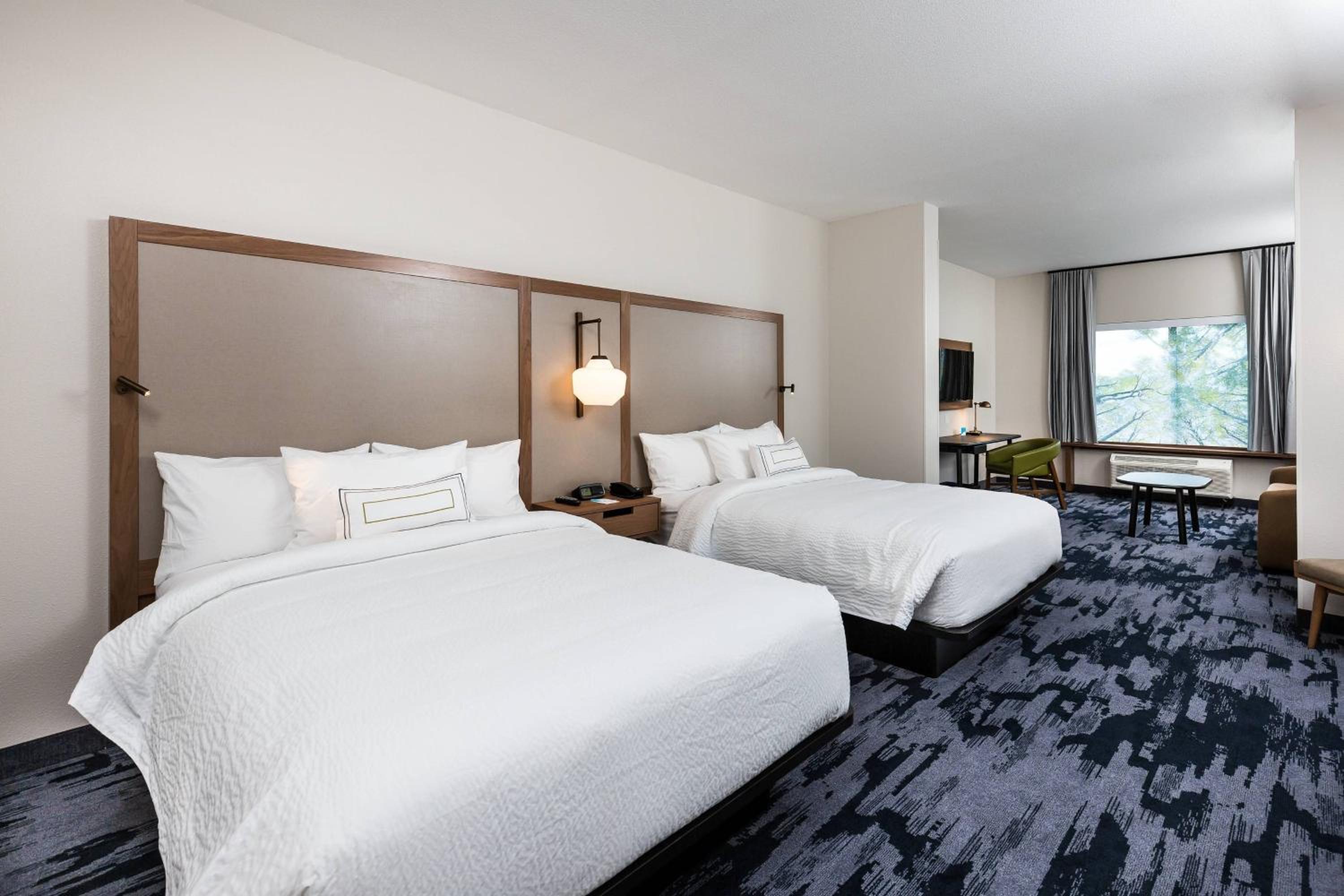 Queen Suite with Two Queen Beds and Sofa Bed - Hearing Accessible