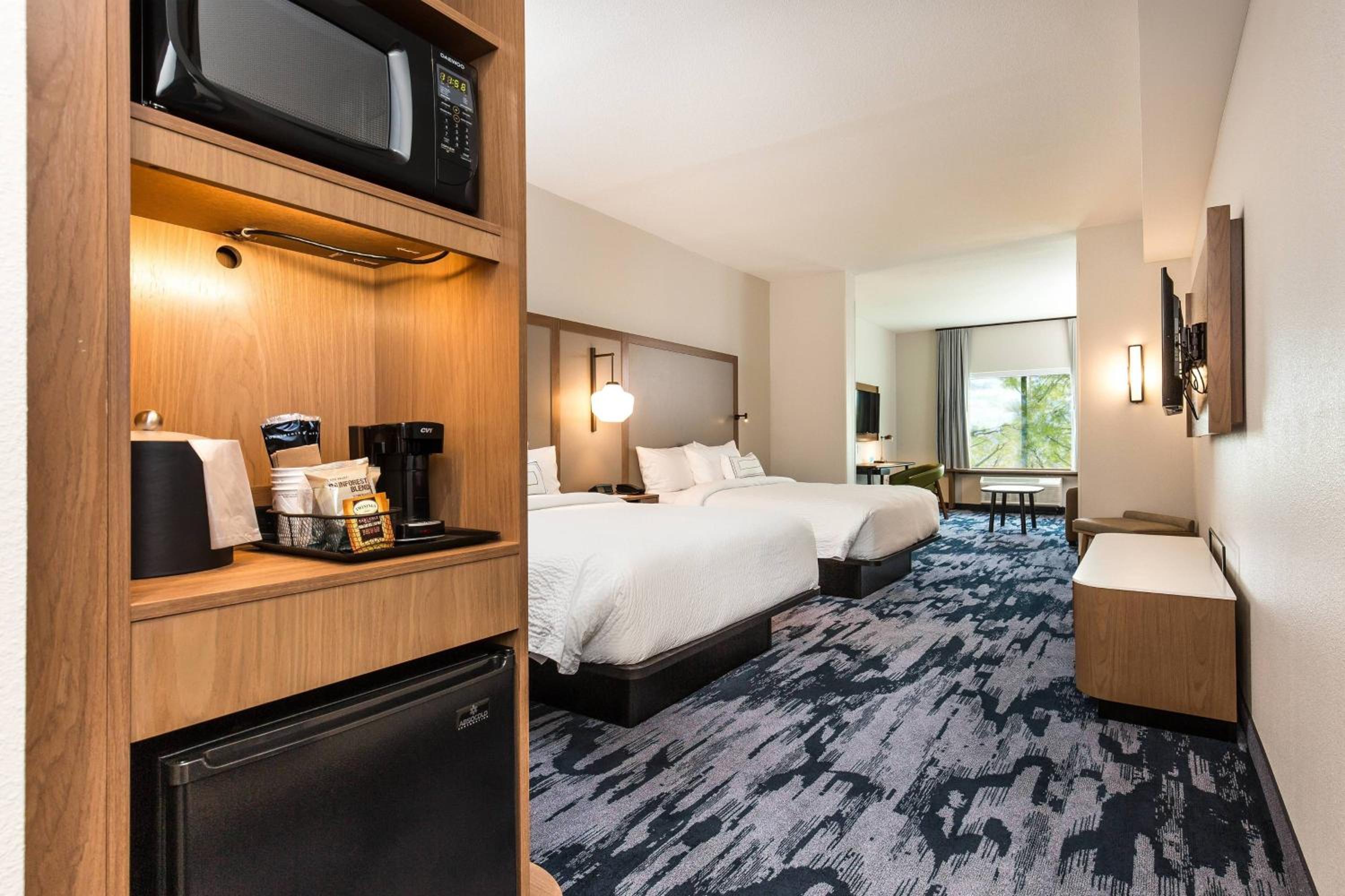 Queen Suite with Two Queen Beds and Sofa Bed - Hearing Accessible photo 2