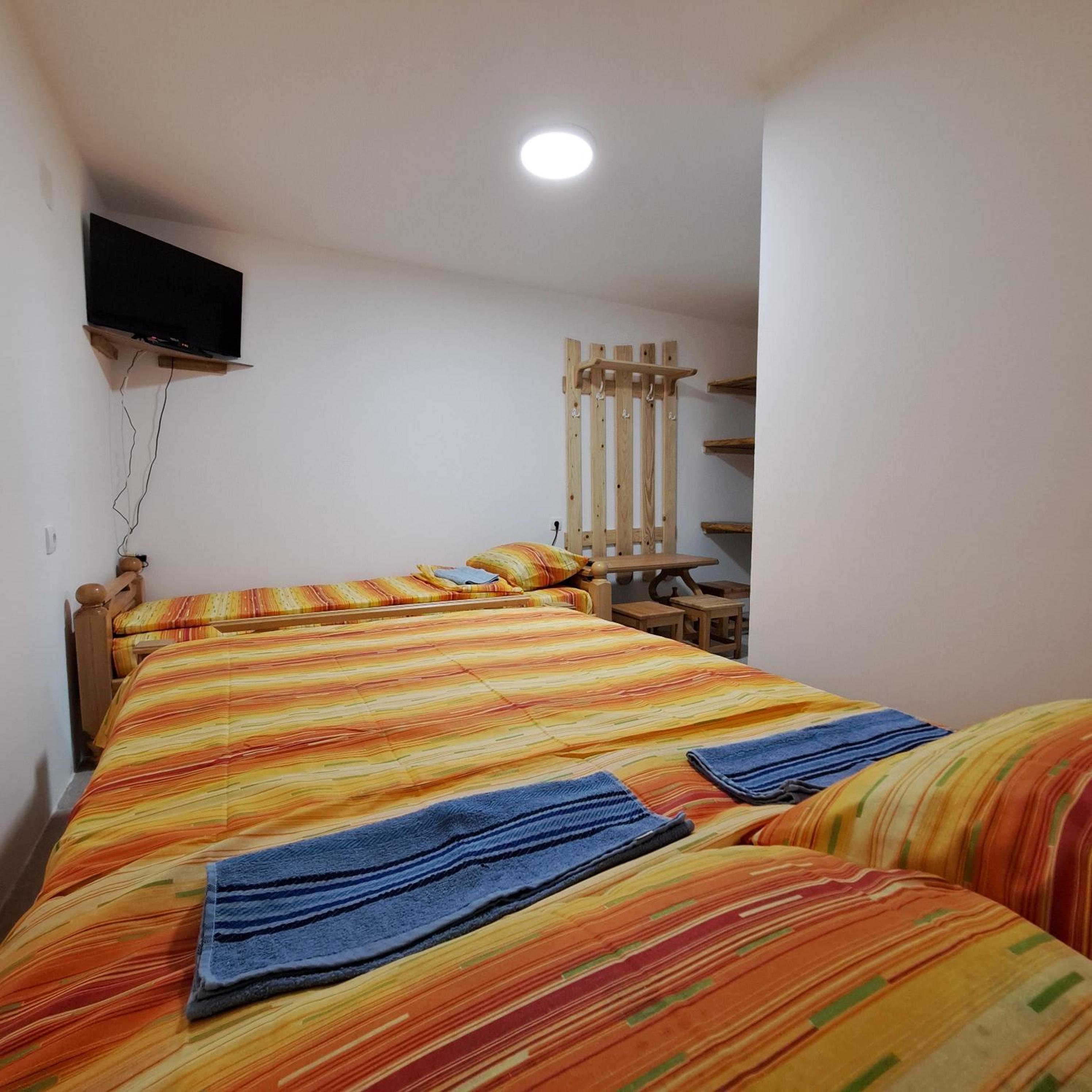 Triple Room with Private Bathroom photo 3