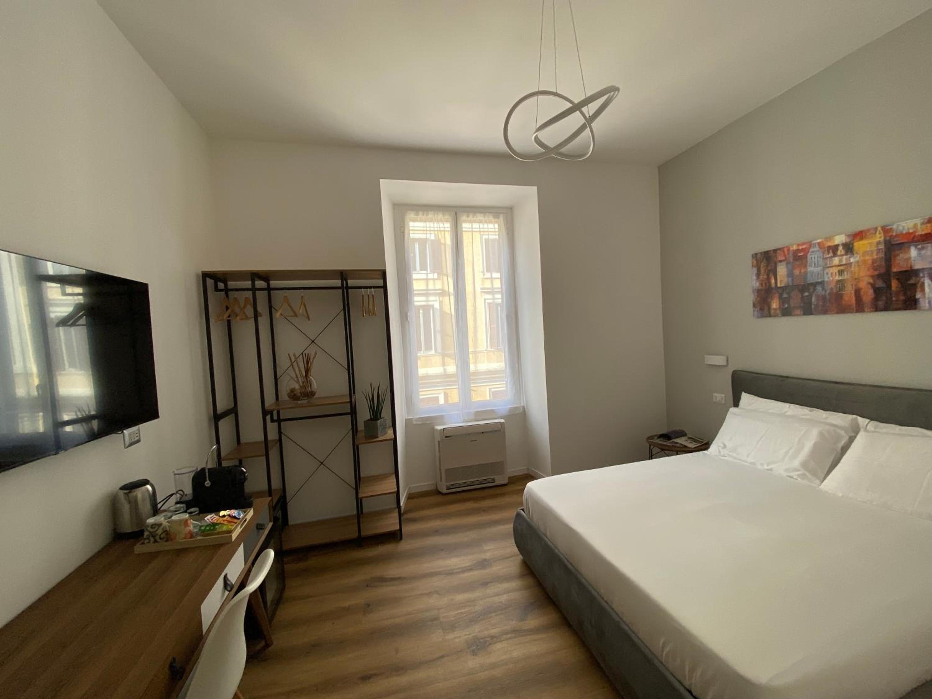 Standard King Room photo 2
