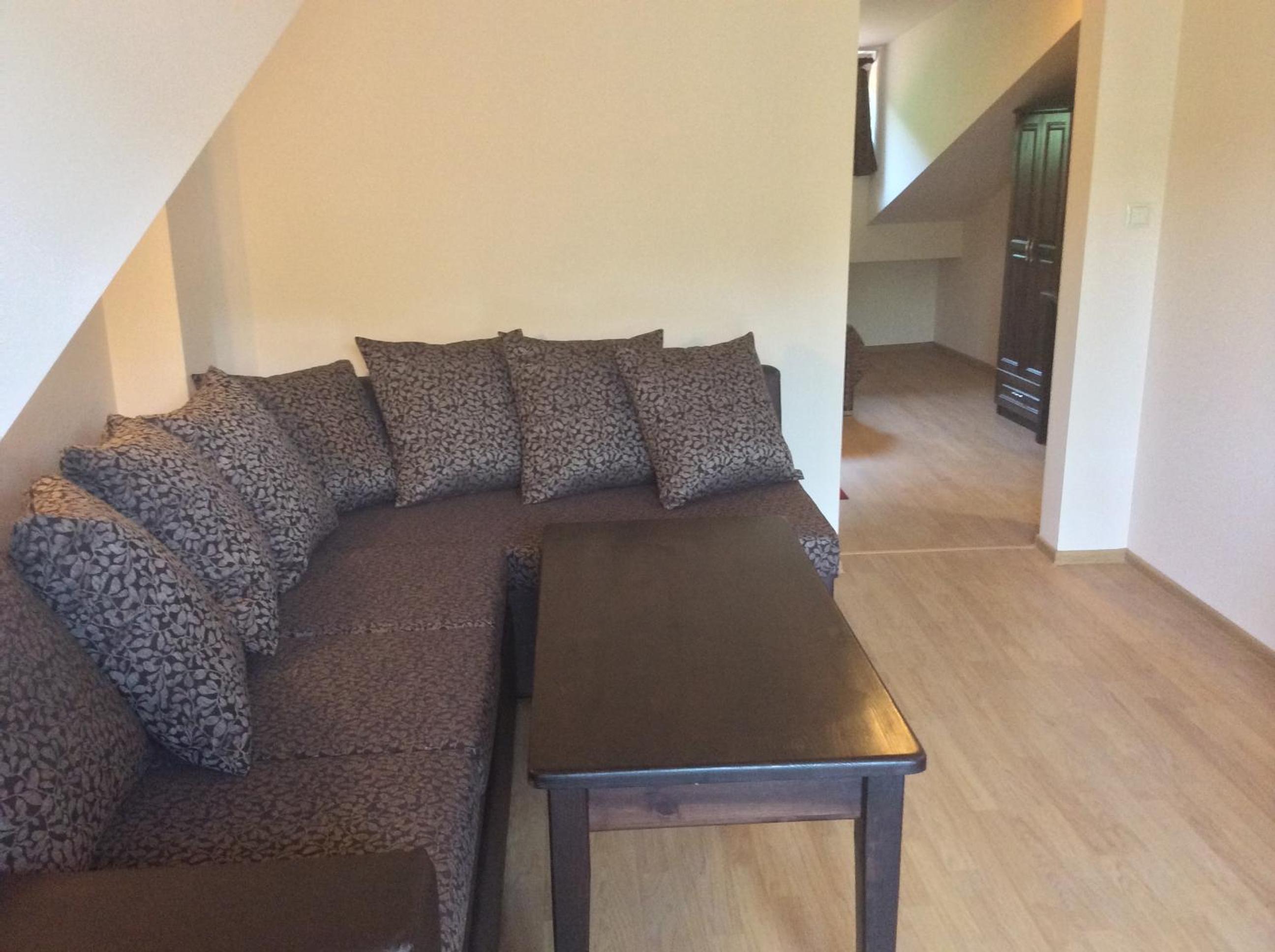 VIP Suite - Photo 3