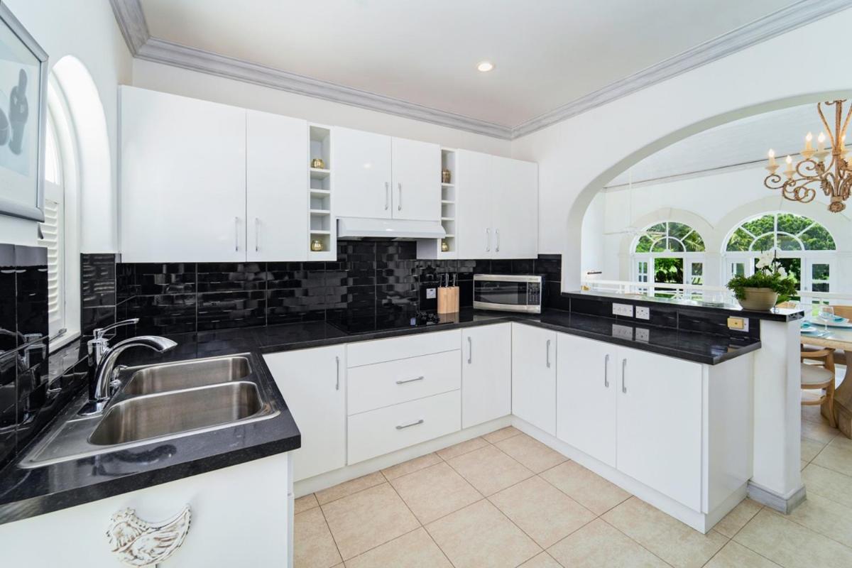 Three-Bedroom House photo 2