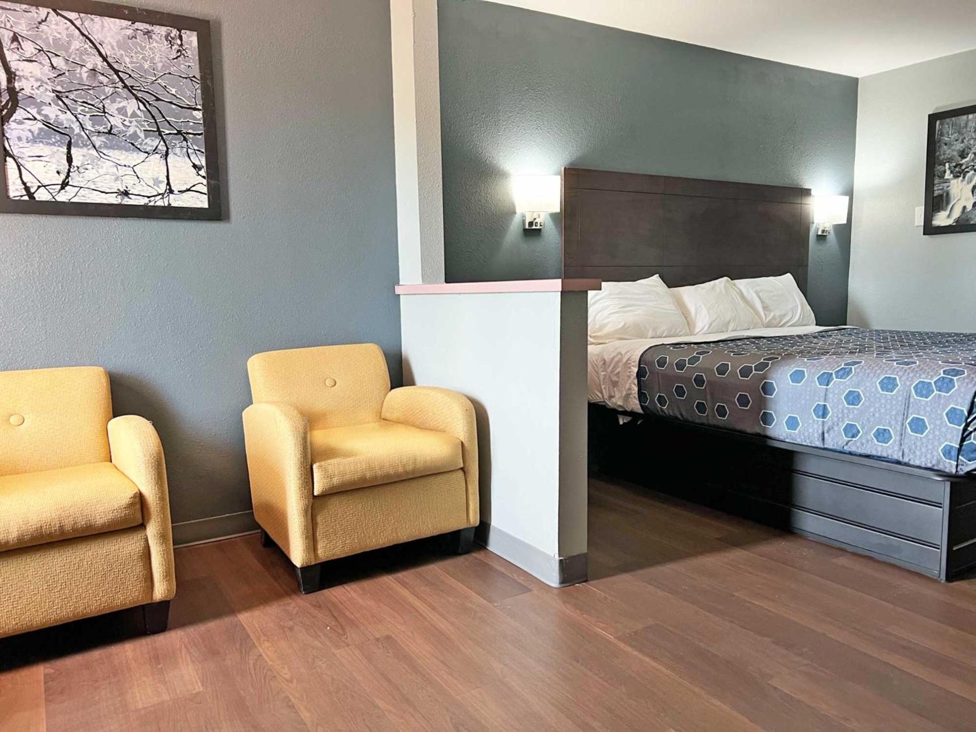 Deluxe King Room - Photo 1