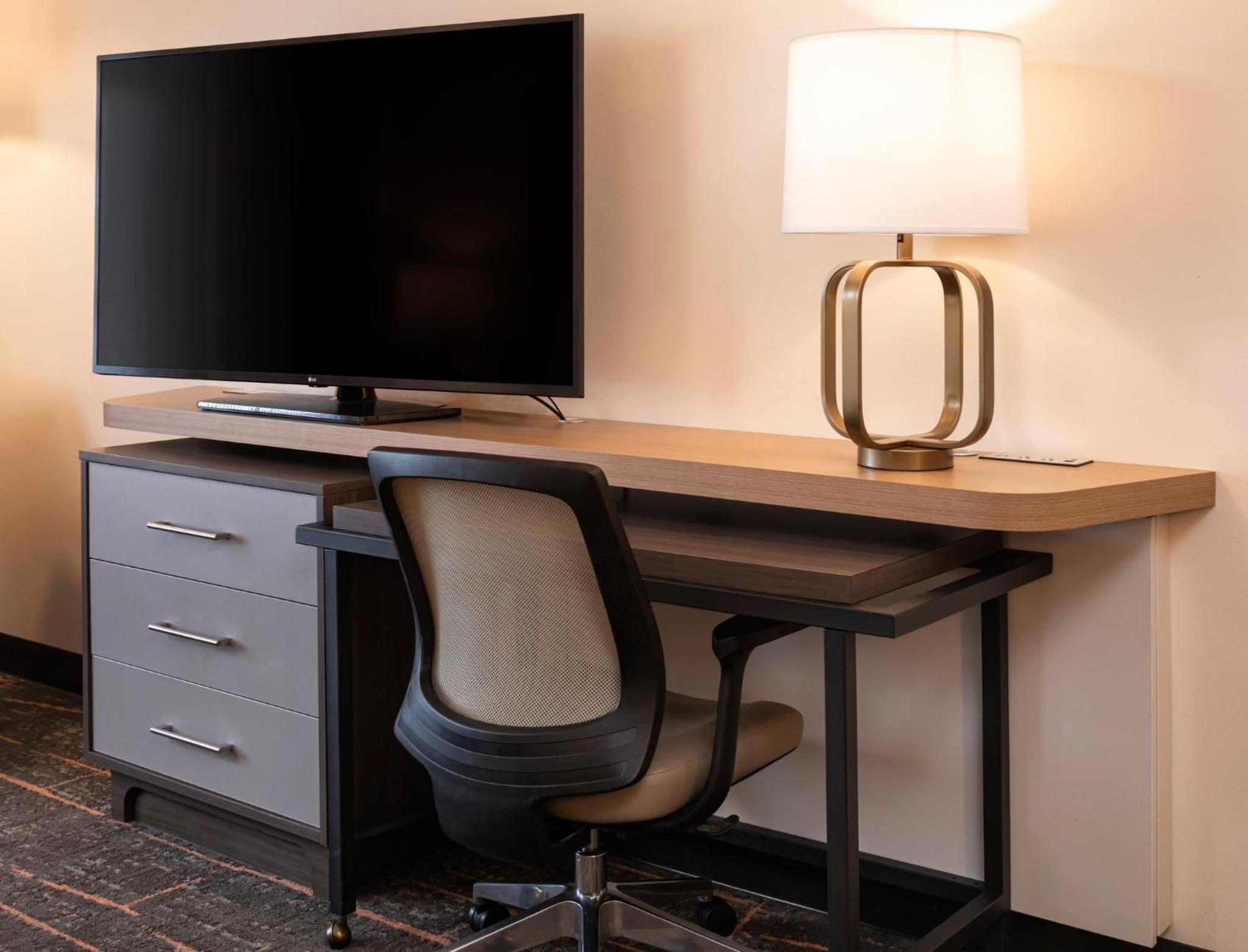 King Room - Mobility Access/Hearing Accessible - Photo 5